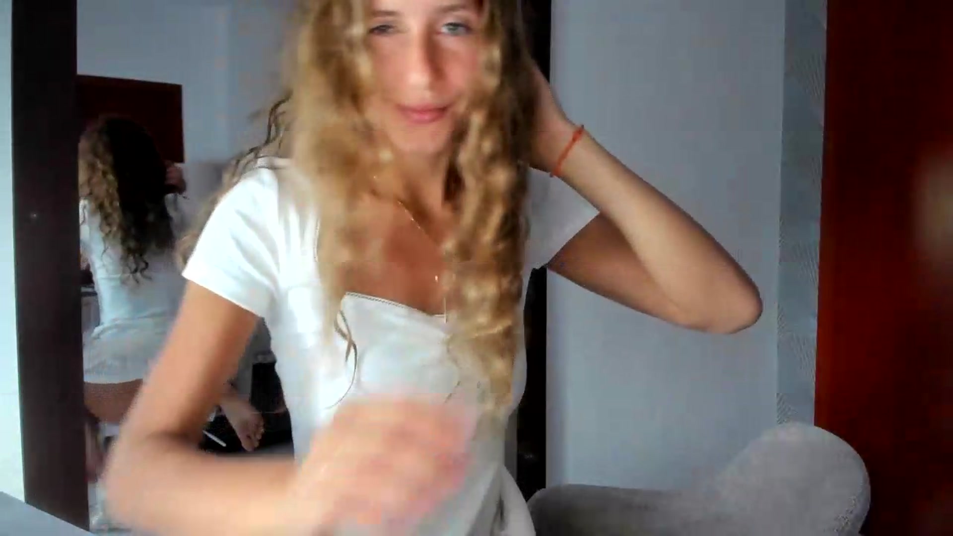 Gallery image thumbnail from SweetAngell18's myfreecams stream on, 08/19/2026, 13:47 image 10 of 20