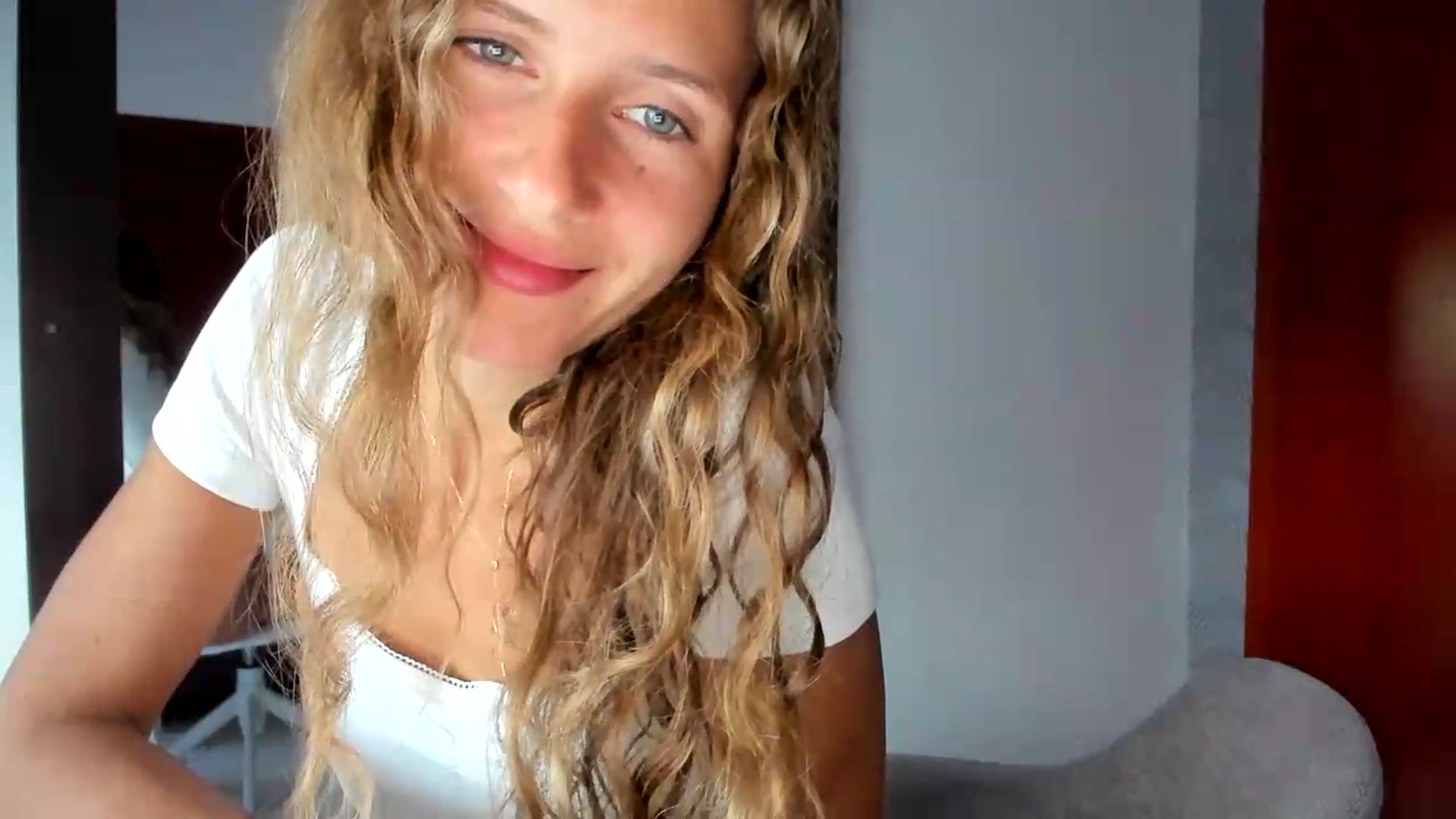 Gallery image thumbnail from SweetAngell18's myfreecams stream on, 08/19/2026, 13:47 image 9 of 20
