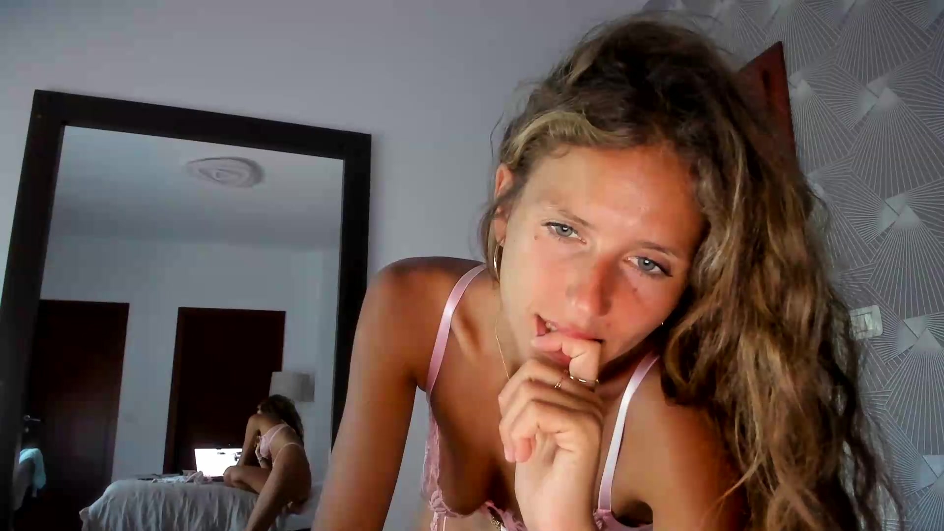Gallery image thumbnail from SweetAngell18's myfreecams stream on, 09/09/2026, 11:26 image 11 of 20