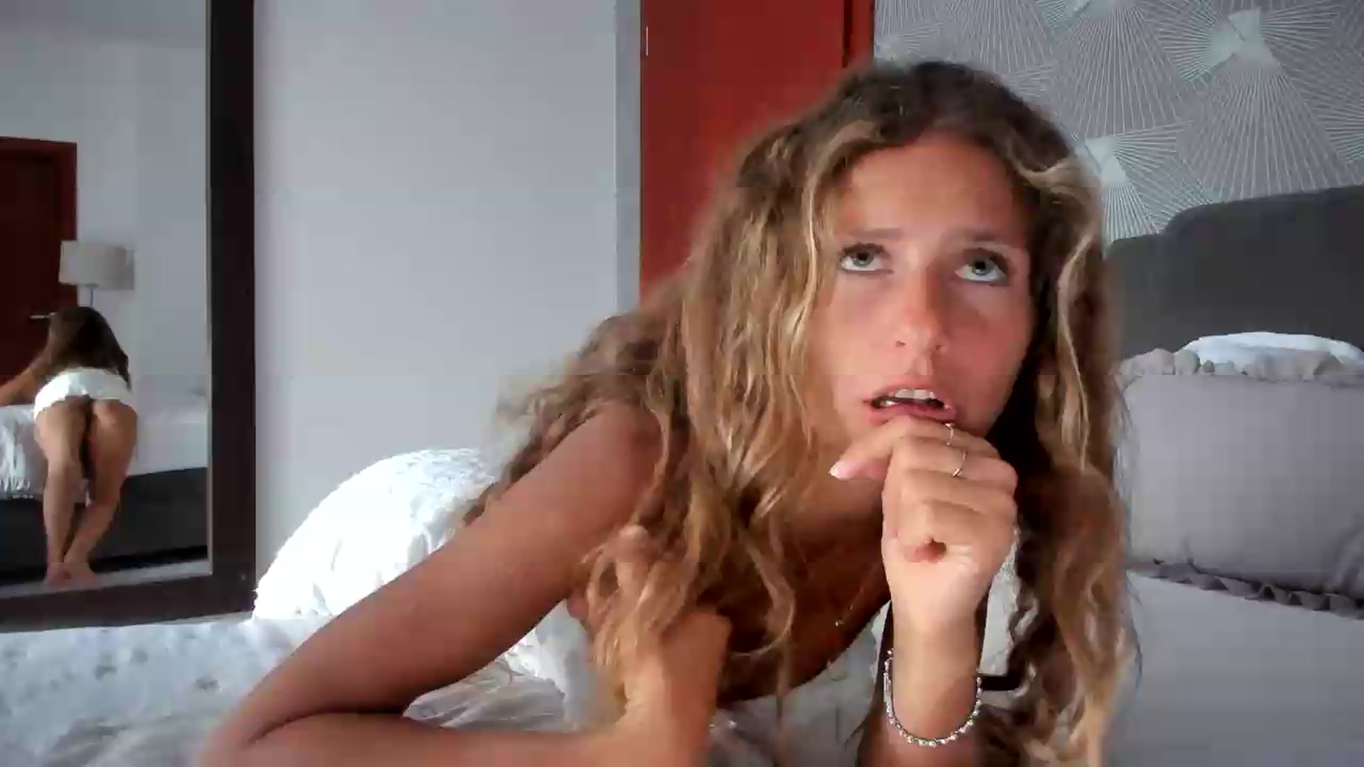 Gallery image thumbnail from SweetAngell18's myfreecams stream on, 09/11/2026, 12:27 image 1 of 20