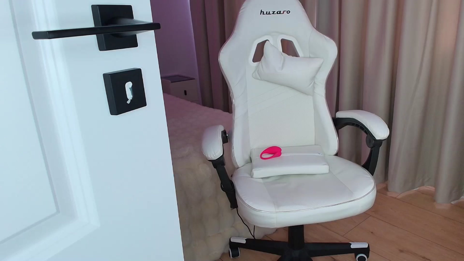 Gallery image thumbnail from SweetAntony77's myfreecams stream on, 07/31/2025, 10:15 image 6 of 20