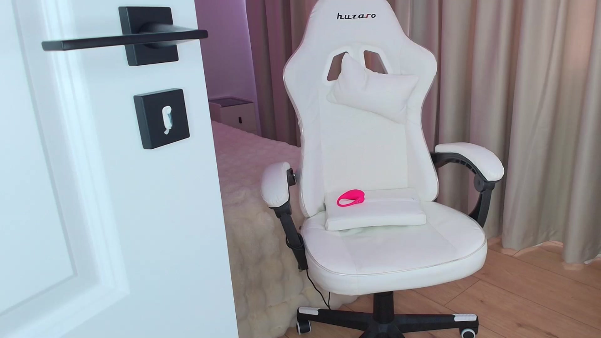 Gallery image thumbnail from SweetAntony77's myfreecams stream on, 07/31/2025, 10:15 image 4 of 20