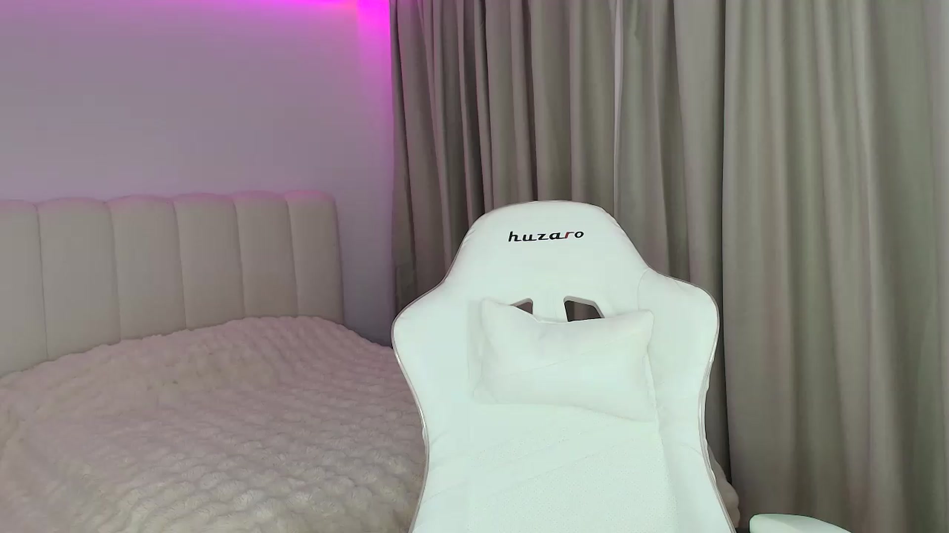 Gallery image thumbnail from SweetAntony77's myfreecams stream on, 06/13/2026, 18:27 image 15 of 20