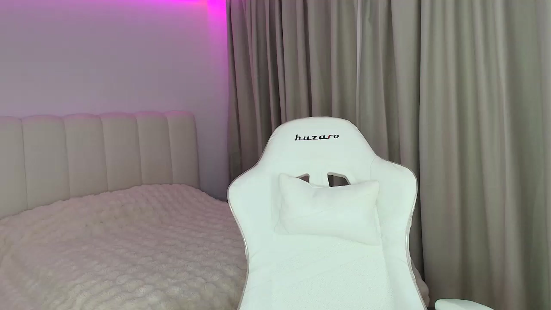 Gallery image thumbnail from SweetAntony77's myfreecams stream on, 06/13/2026, 18:27 image 17 of 20