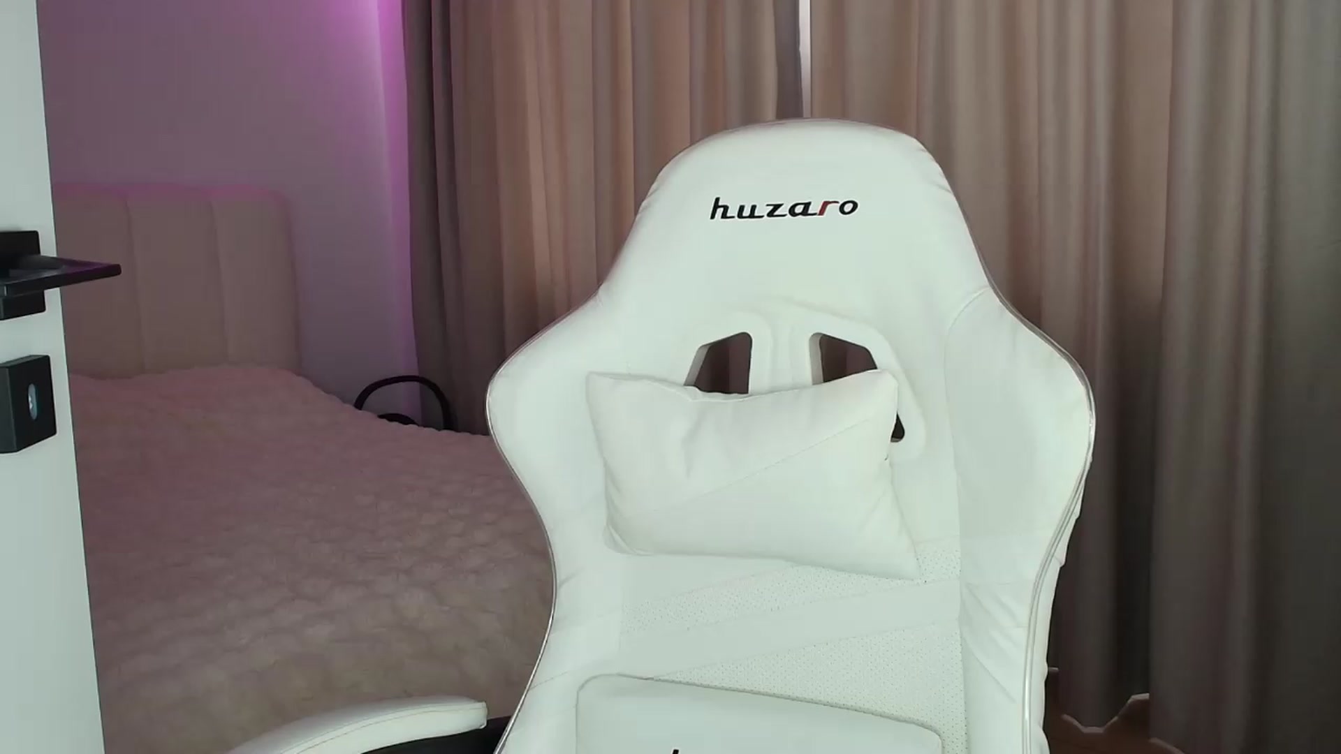 Gallery image thumbnail from SweetAntony77's myfreecams stream on, 07/03/2026, 09:32 image 10 of 20