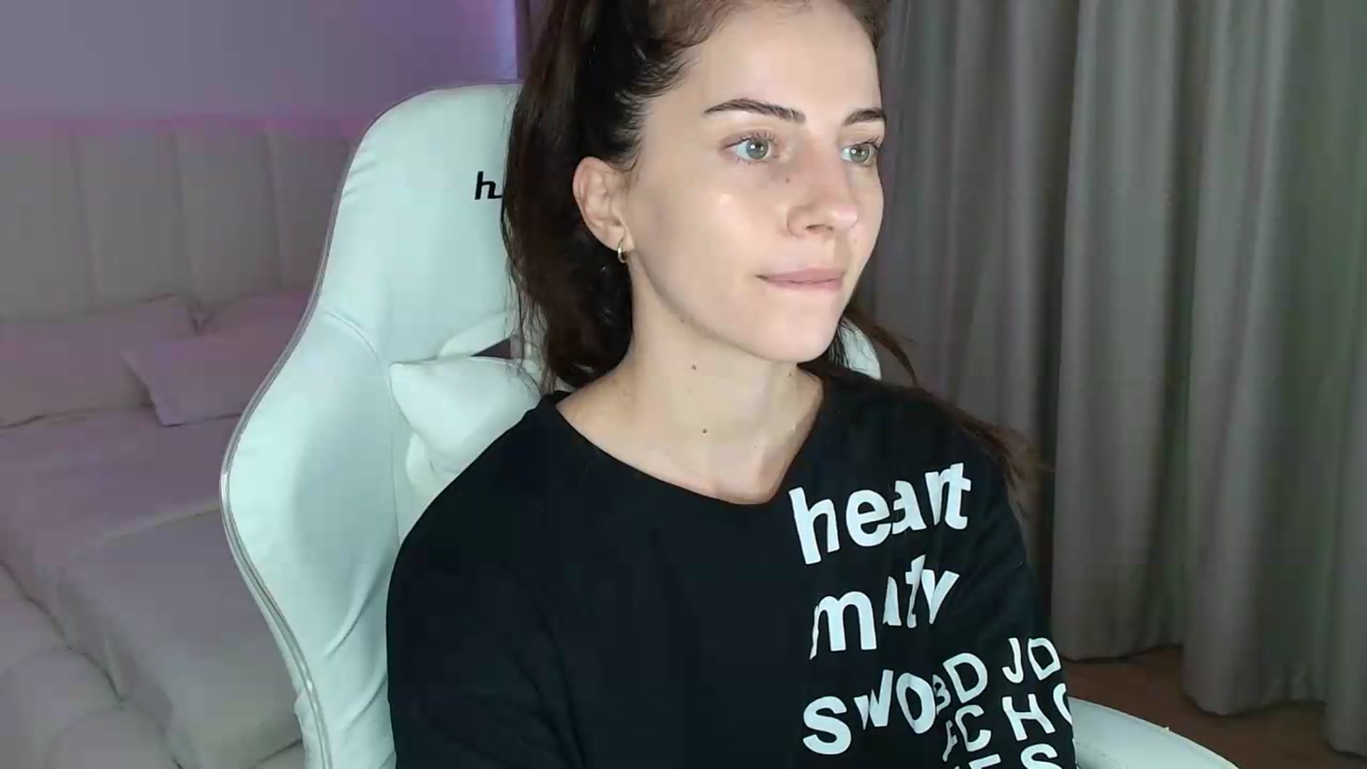 Gallery image thumbnail from SweetAntony77's myfreecams stream on, 08/25/2026, 16:32 image 4 of 20