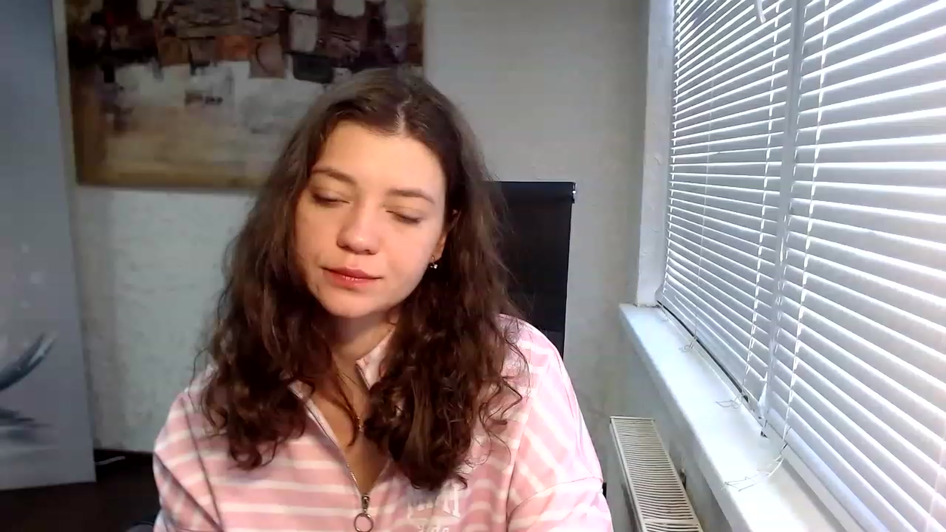 Gallery image thumbnail from SweetArinaA's myfreecams stream on, 03/19/2023, 12:00 image 15 of 20