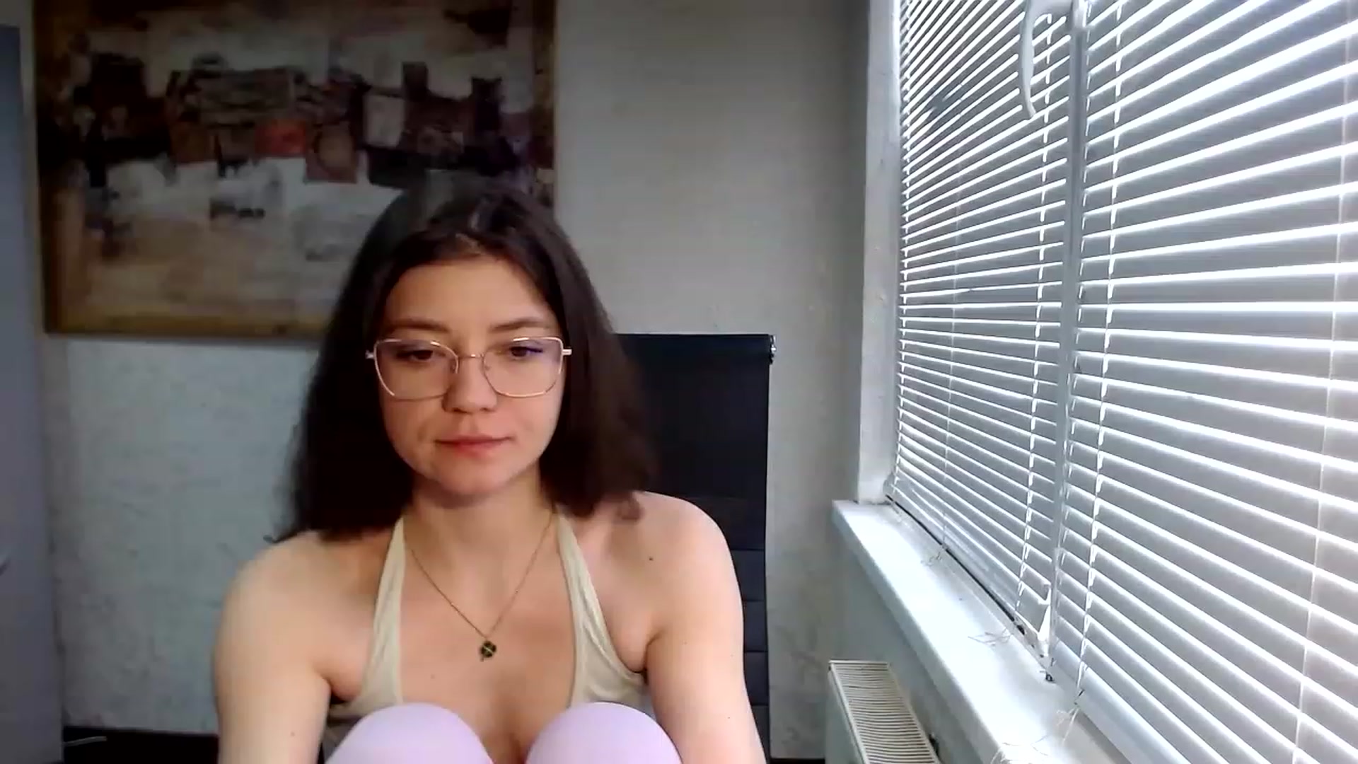 Gallery image thumbnail from SweetArinaA's myfreecams stream on, 04/01/2023, 10:57 image 6 of 20