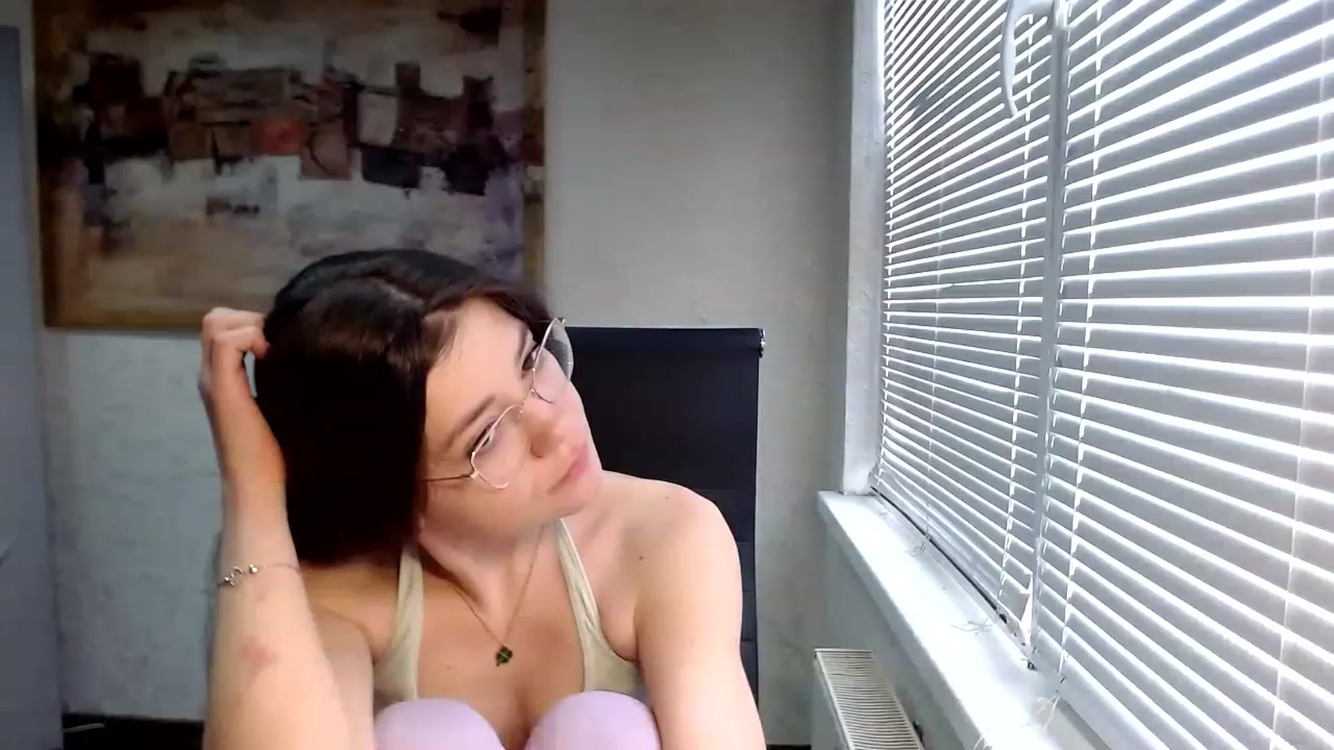 Gallery image thumbnail from SweetArinaA's myfreecams stream on, 04/01/2023, 10:57 image 12 of 20