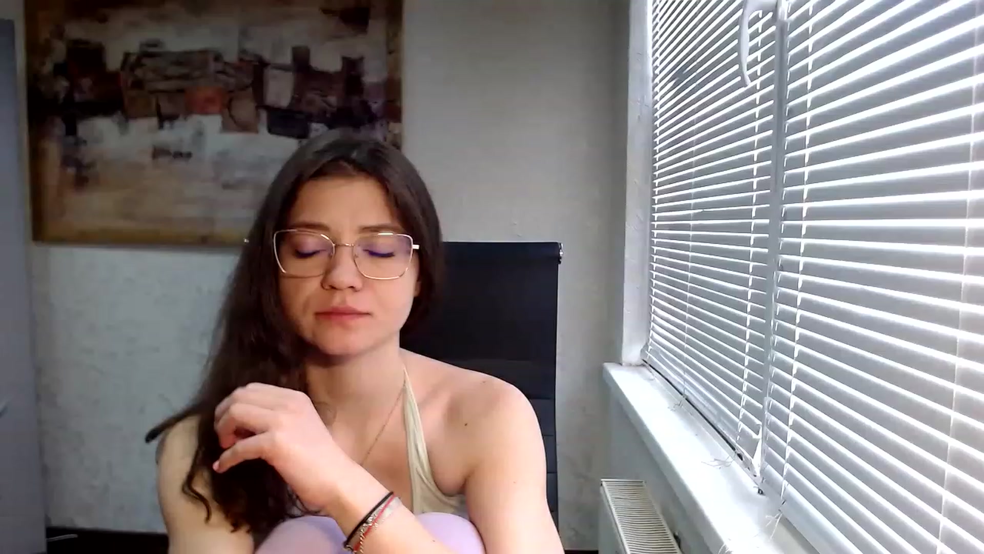 Gallery image thumbnail from SweetArinaA's myfreecams stream on, 04/01/2023, 10:57 image 10 of 20