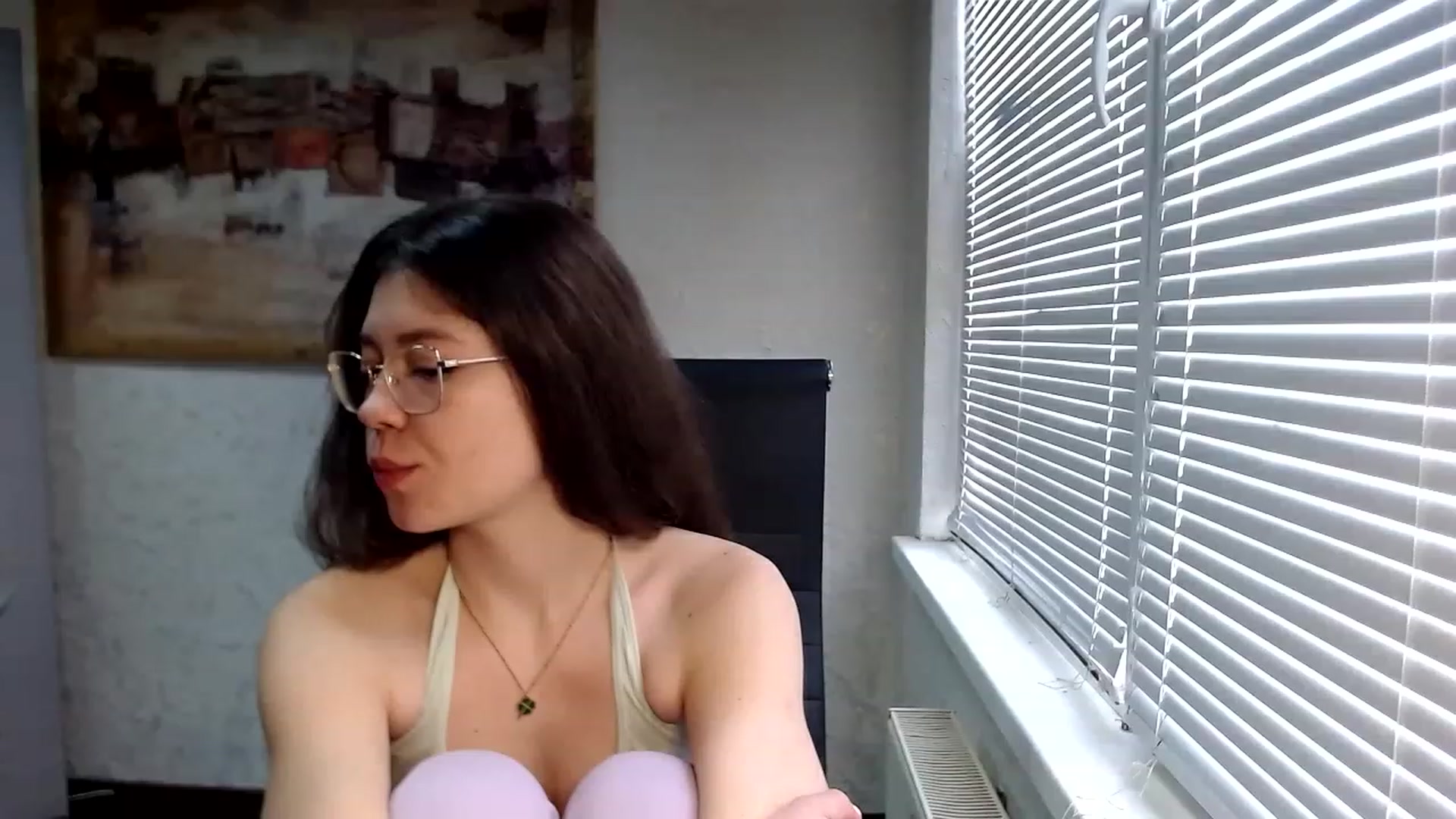 Gallery image thumbnail from SweetArinaA's myfreecams stream on, 04/01/2023, 10:57 image 5 of 20