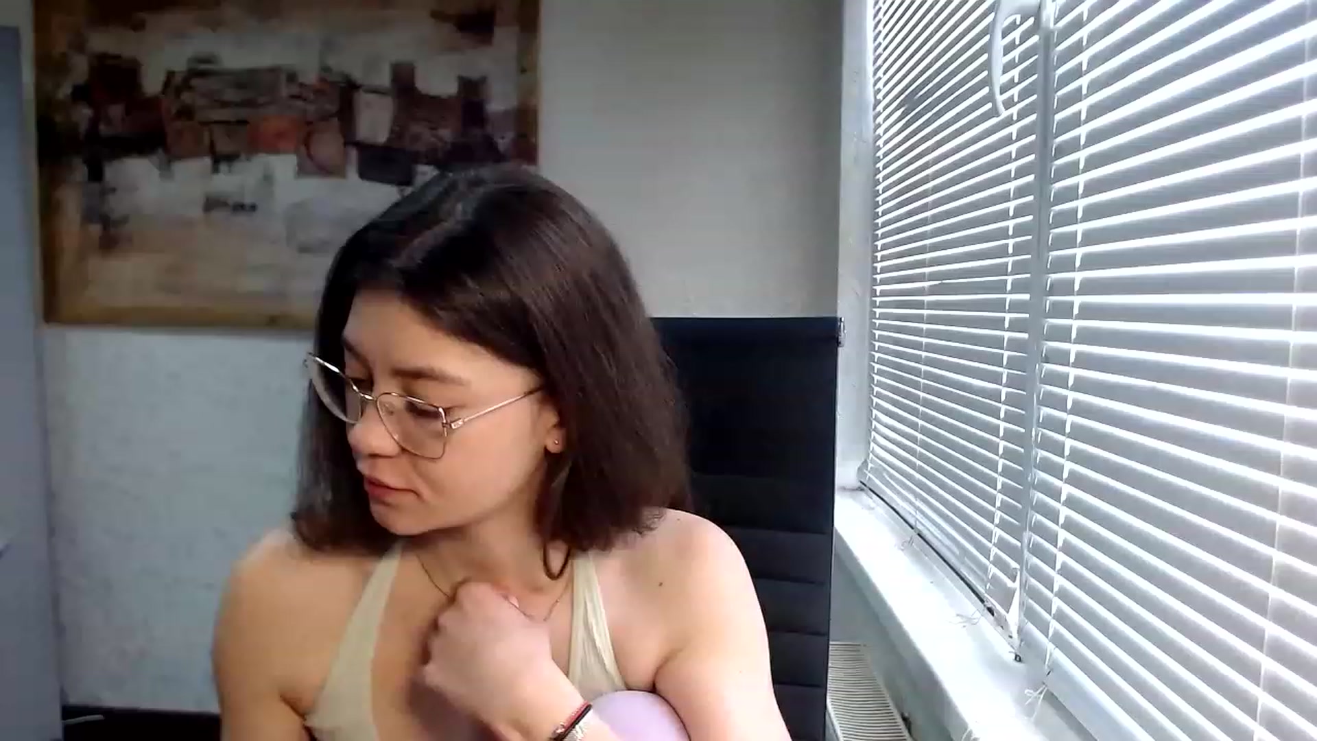 Gallery image thumbnail from SweetArinaA's myfreecams stream on, 04/01/2023, 10:57 image 18 of 20