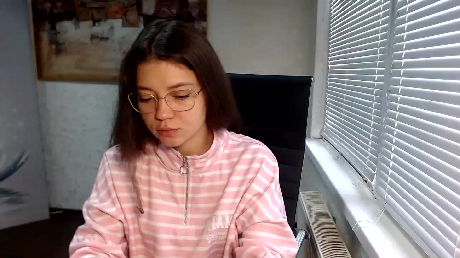 Gallery image thumbnail from SweetArinaA's myfreecams stream on, 04/14/2023, 07:53 image 18 of 20