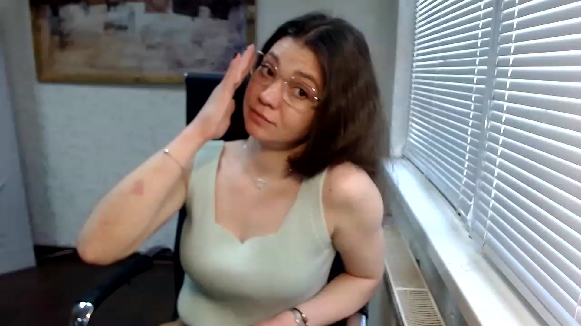 Gallery image thumbnail from SweetArinaA's myfreecams stream on, 05/18/2023, 10:05 image 13 of 20