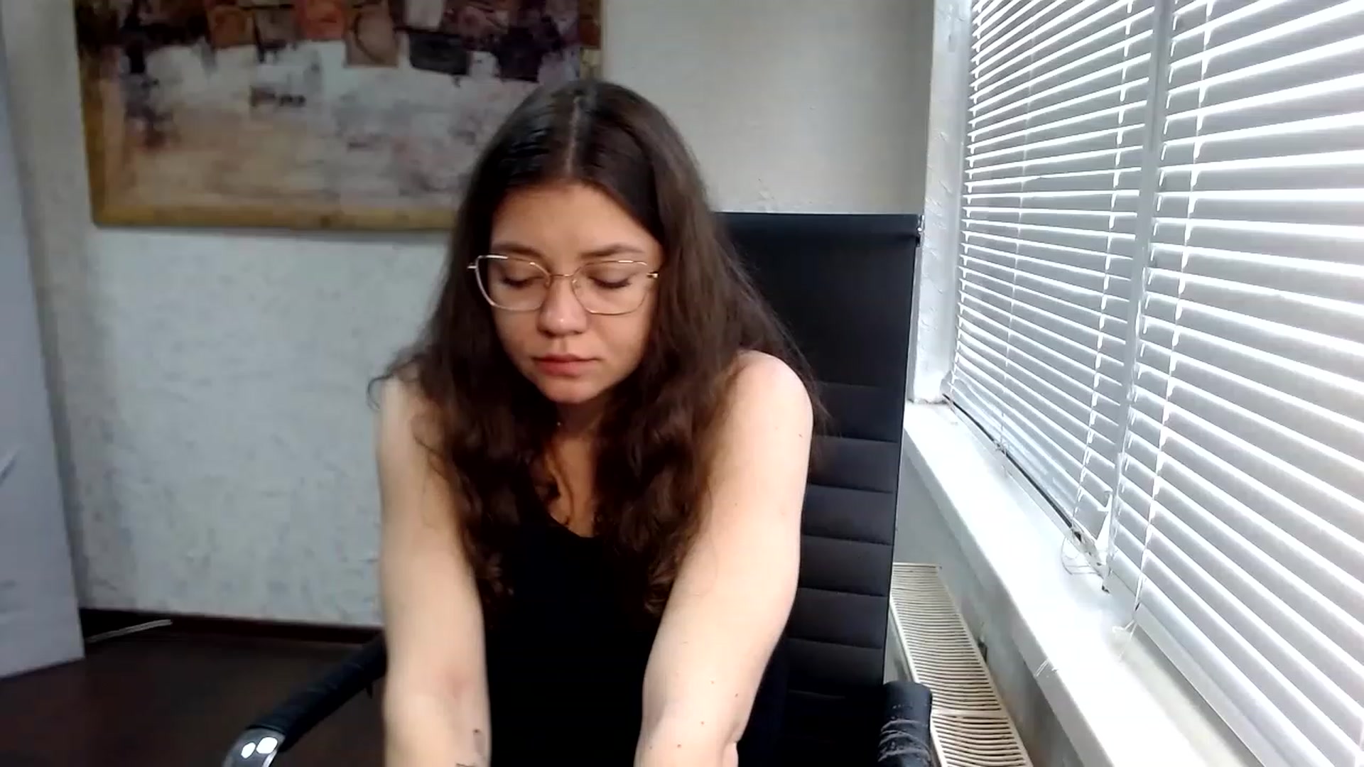 Gallery image thumbnail from SweetArinaA's myfreecams stream on, 05/19/2023, 09:01 image 19 of 20