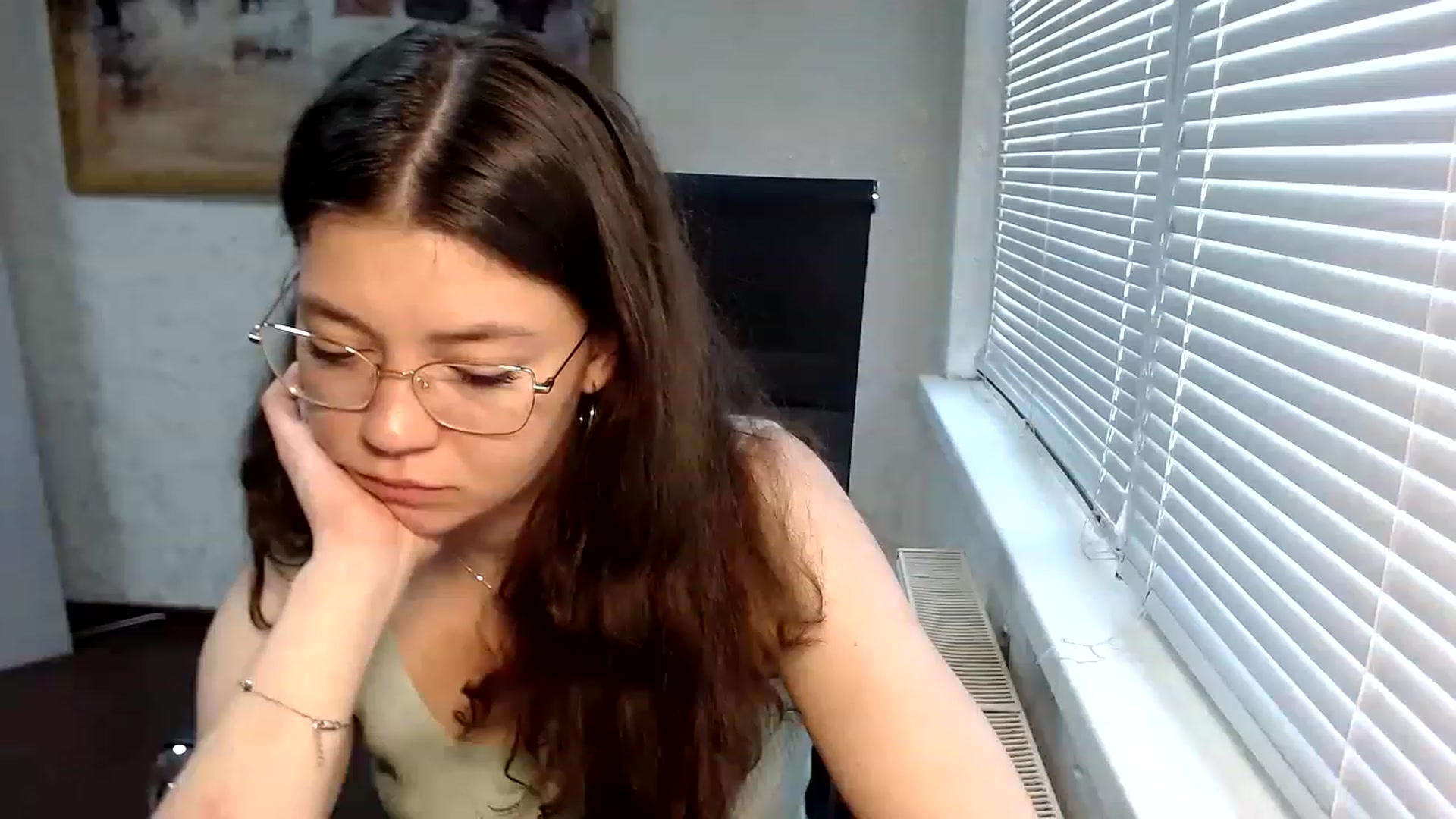 Gallery image thumbnail from SweetArinaA's myfreecams stream on, 05/20/2023, 13:16 image 18 of 20