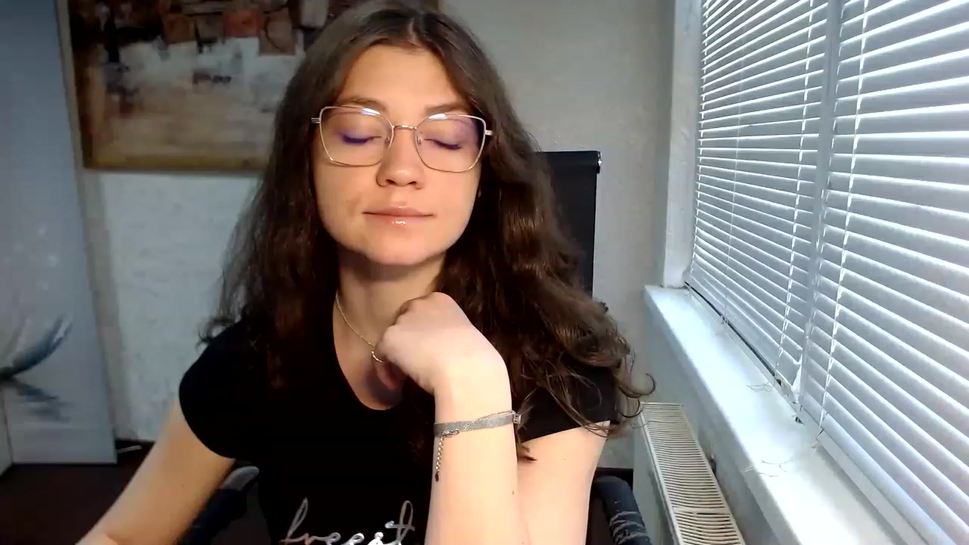 Gallery image thumbnail from SweetArinaA's myfreecams stream on, 05/28/2023, 12:30 image 1 of 20