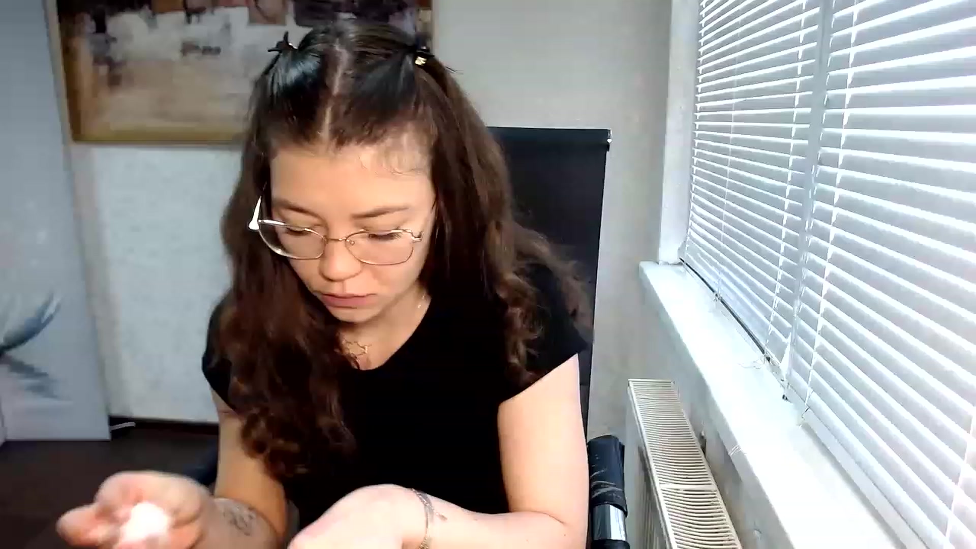 Gallery image thumbnail from SweetArinaA's myfreecams stream on, 05/31/2023, 11:24 image 8 of 20