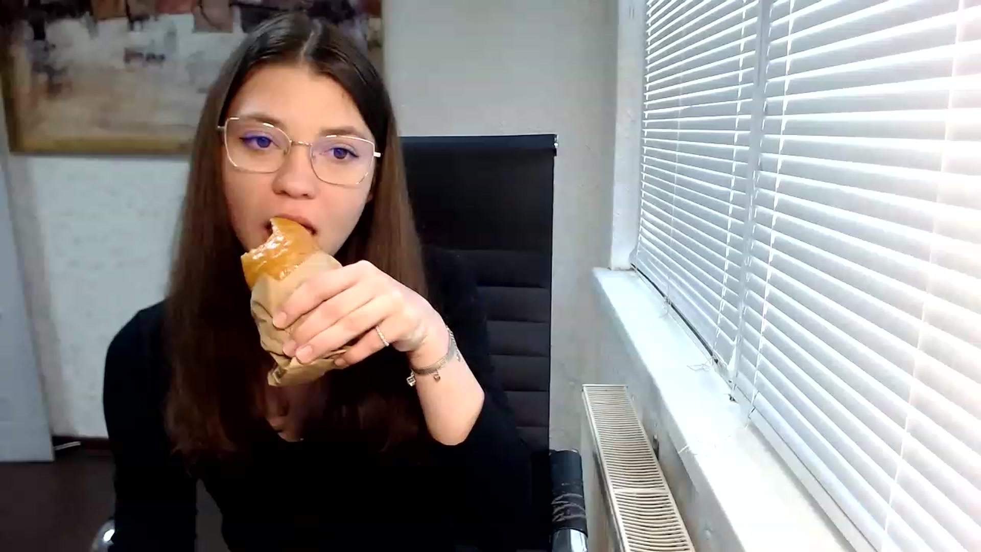 Gallery image thumbnail from SweetArinaA's myfreecams stream on, 06/03/2023, 14:34 image 14 of 20