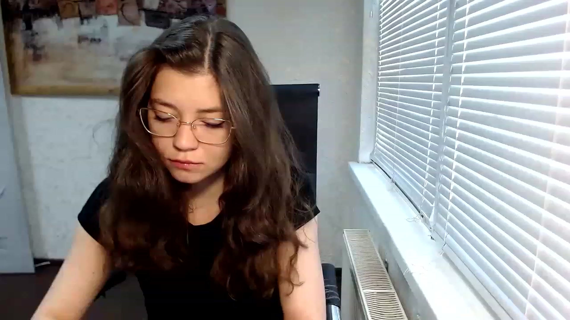 Gallery image thumbnail from SweetArinaA's myfreecams stream on, 06/04/2023, 12:47 image 3 of 20
