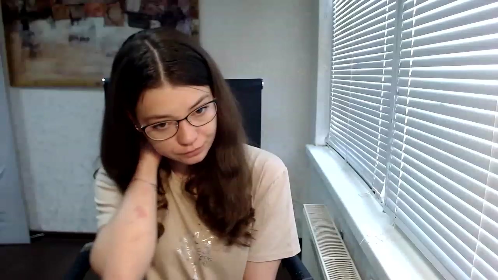 Gallery image thumbnail from SweetArinaA's myfreecams stream on, 06/10/2023, 11:08 image 5 of 20