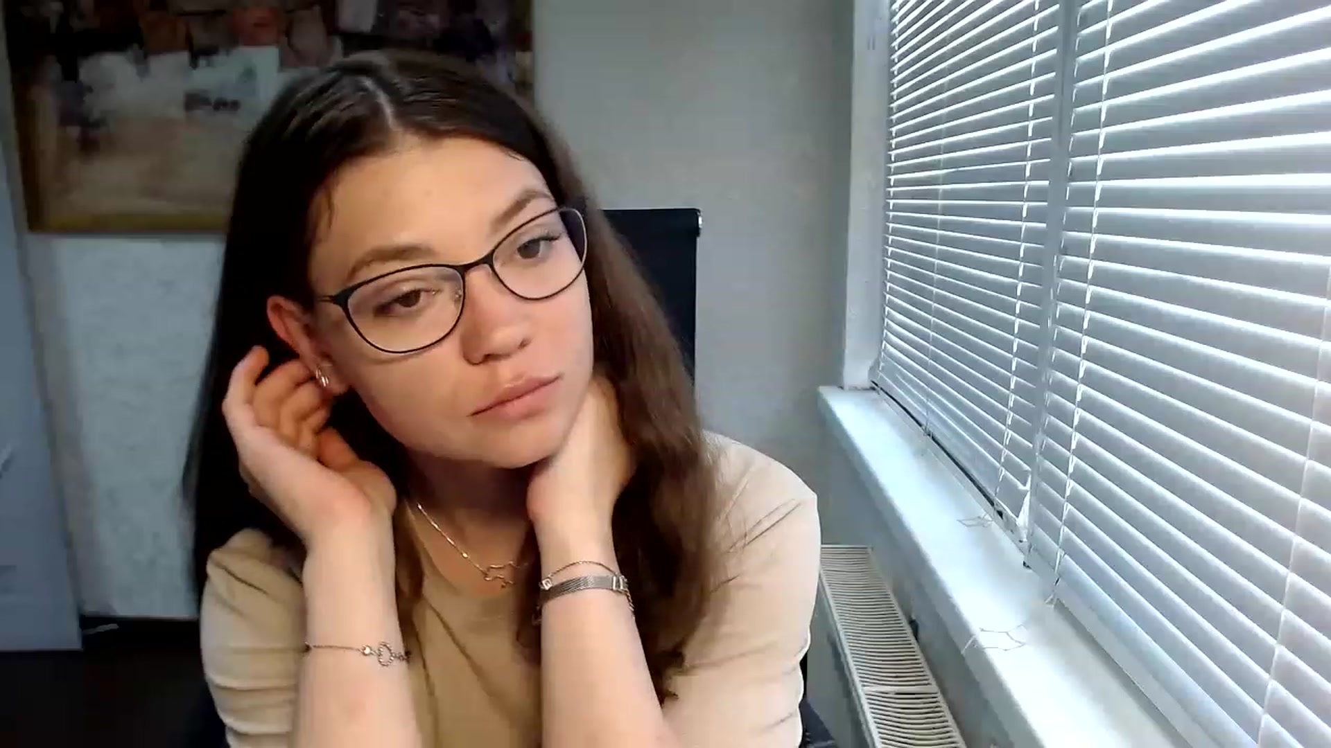 Gallery image thumbnail from SweetArinaA's myfreecams stream on, 06/10/2023, 11:08 image 2 of 20