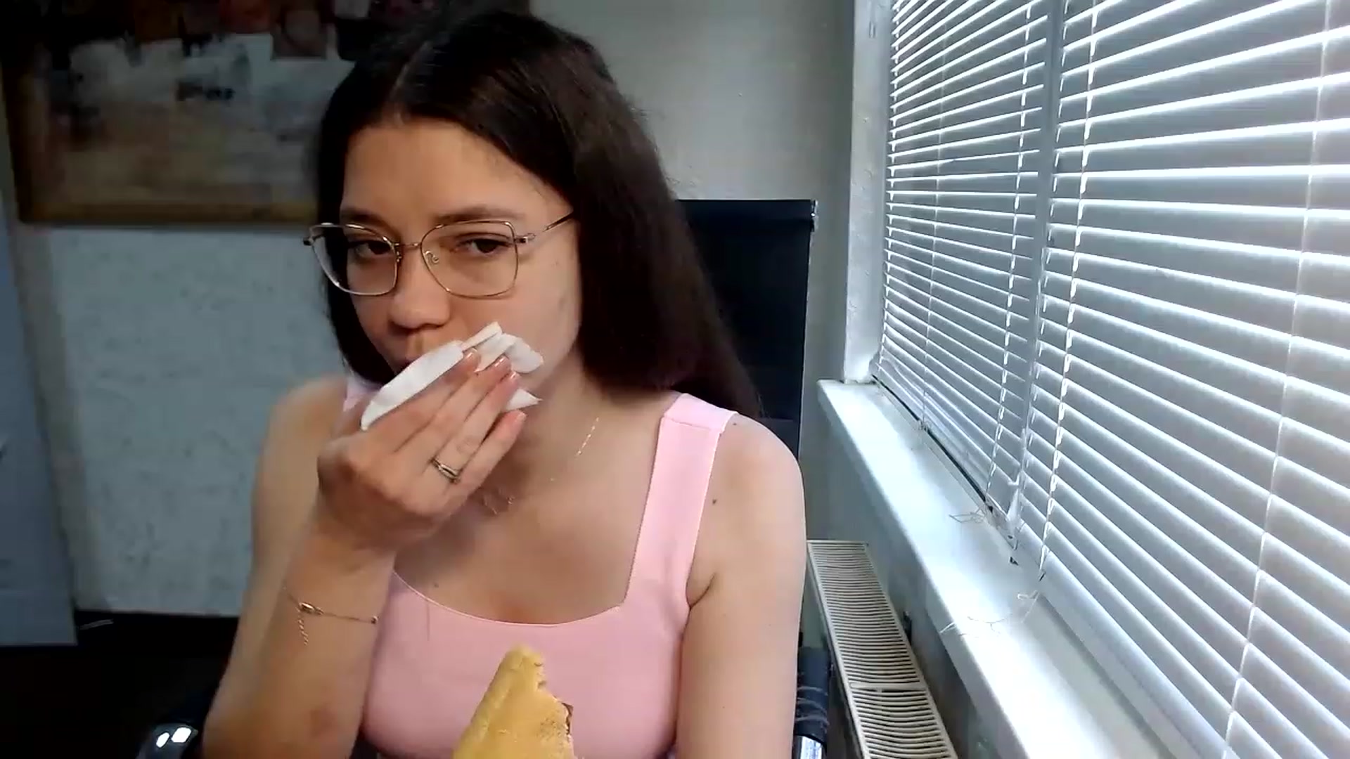 Gallery image thumbnail from SweetArinaA's myfreecams stream on, 06/14/2023, 08:21 image 16 of 20