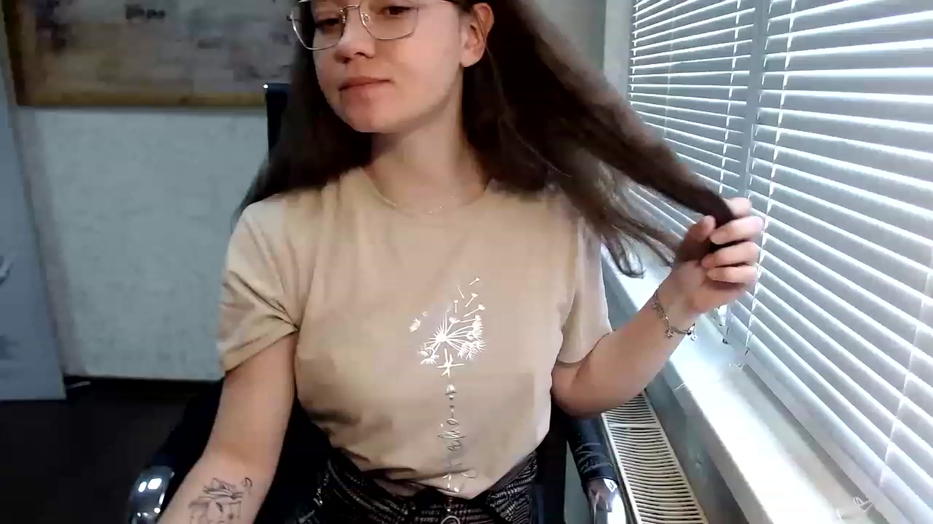Gallery image thumbnail from SweetArinaA's myfreecams stream on, 06/14/2023, 09:54 image 9 of 20