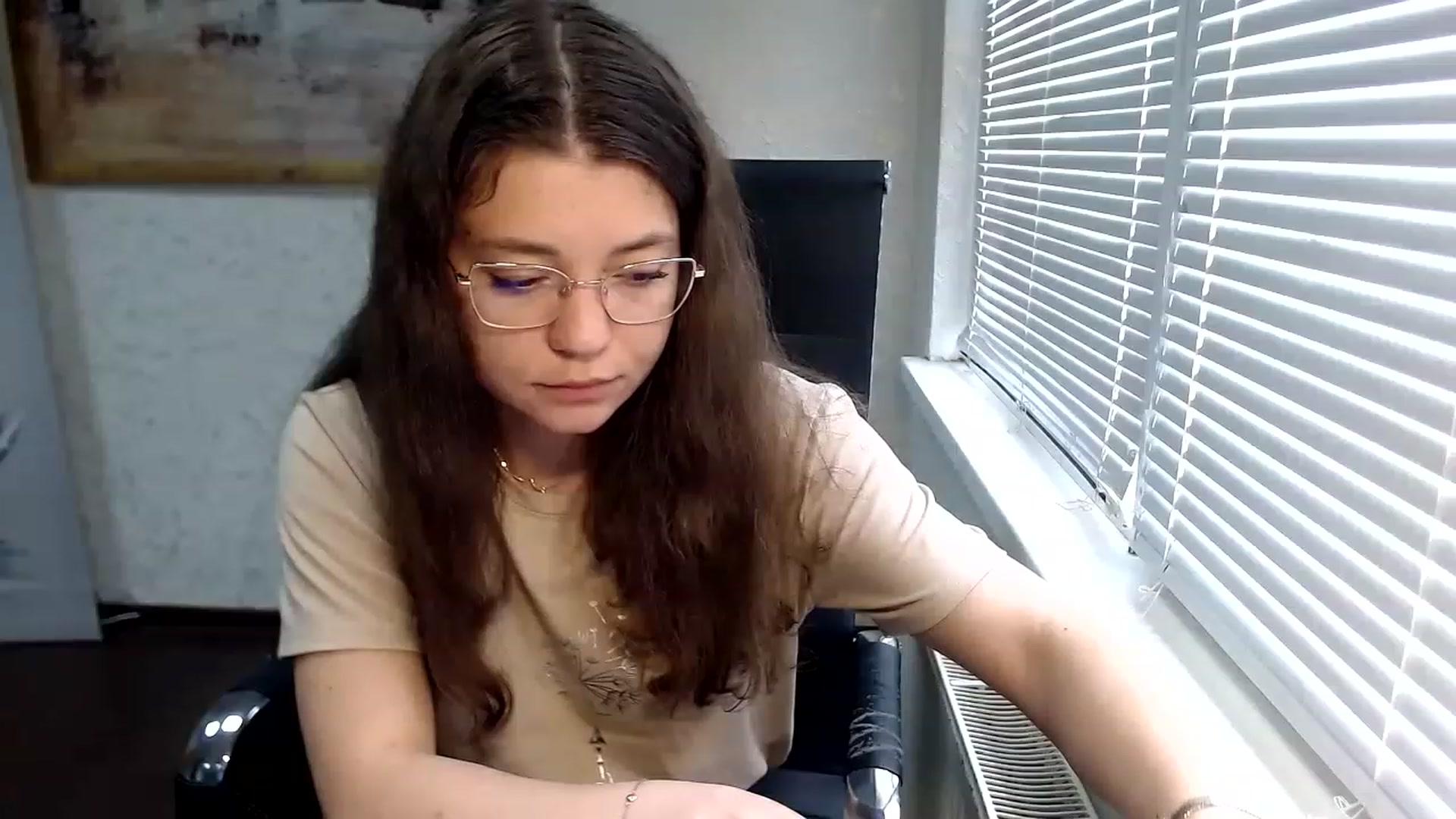 Gallery image thumbnail from SweetArinaA's myfreecams stream on, 06/14/2023, 10:11 image 8 of 20