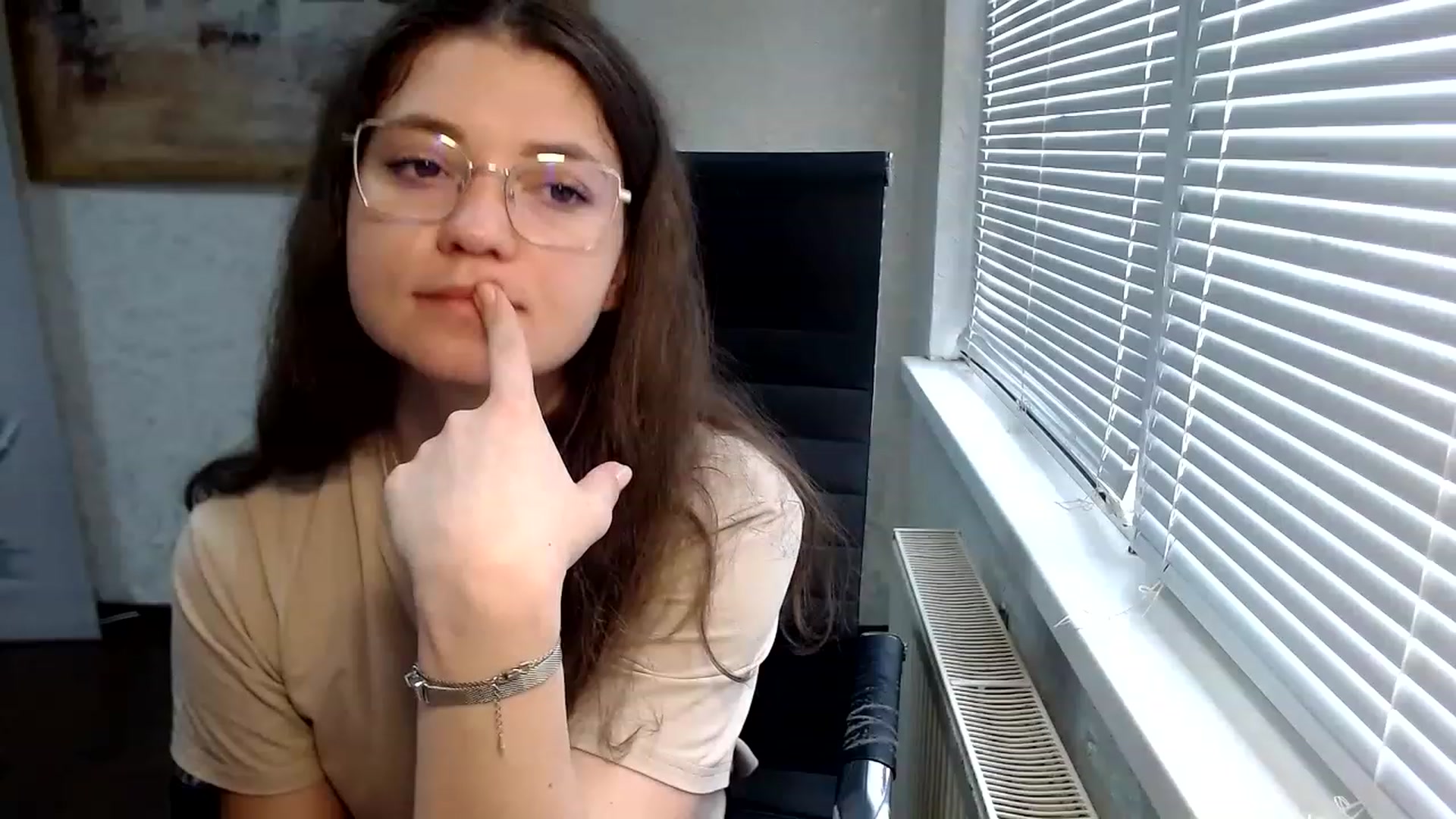 Gallery image thumbnail from SweetArinaA's myfreecams stream on, 06/14/2023, 10:11 image 1 of 20