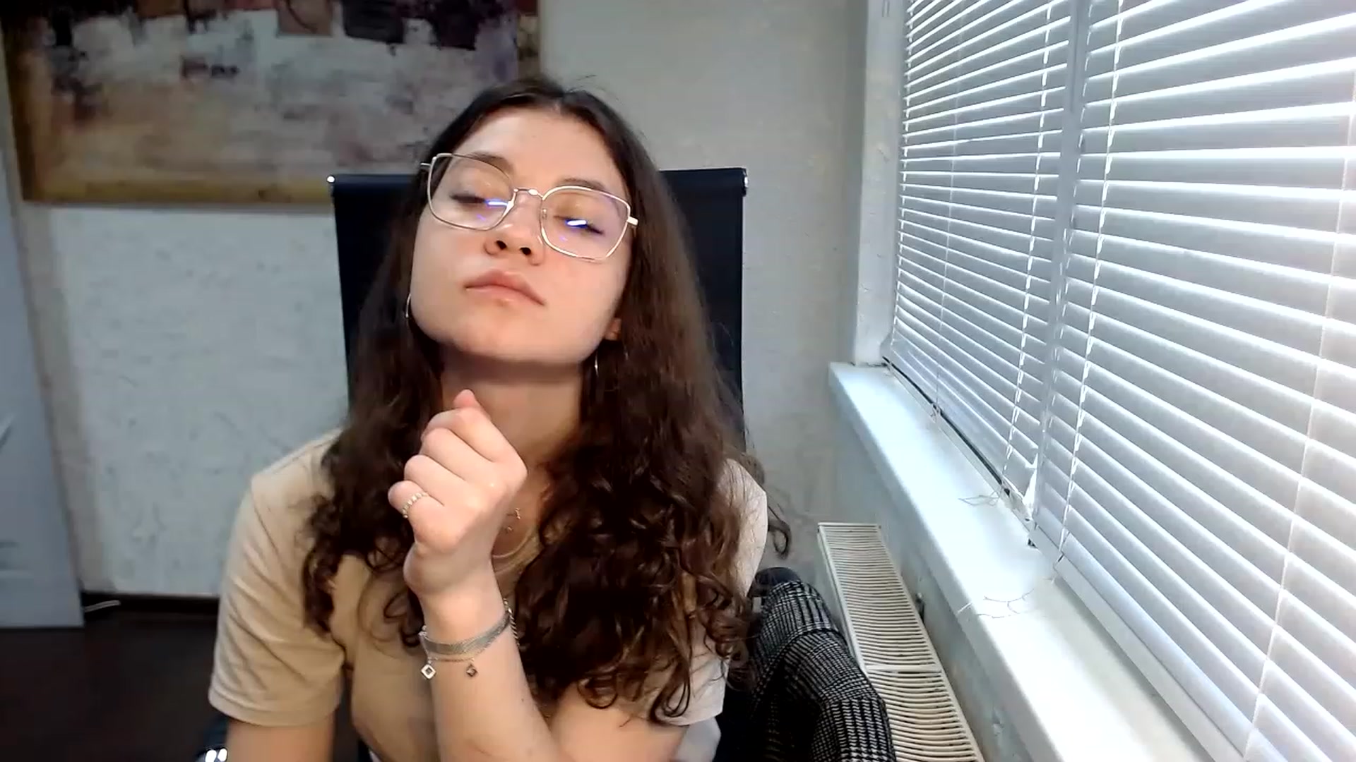 Gallery image thumbnail from SweetArinaA's myfreecams stream on, 06/17/2023, 15:01 image 7 of 20