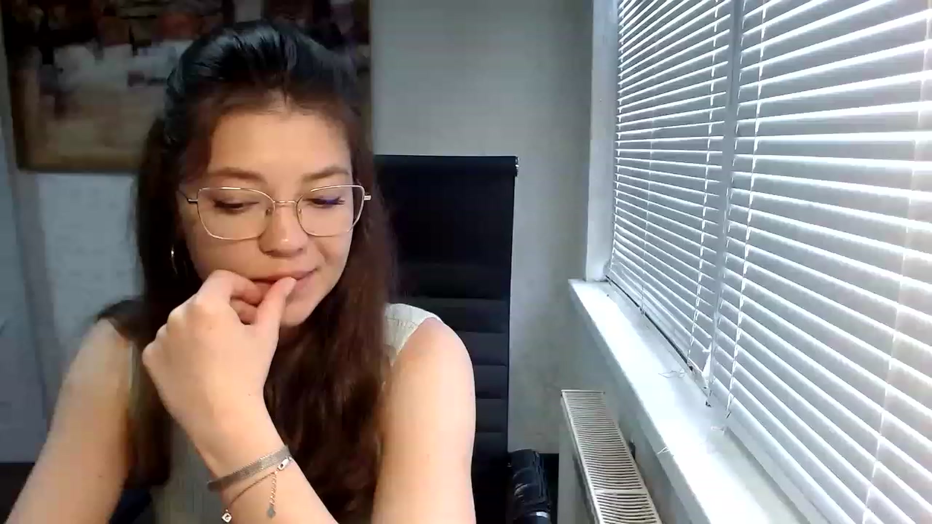 Gallery image thumbnail from SweetArinaA's myfreecams stream on, 06/22/2023, 09:32 image 6 of 20