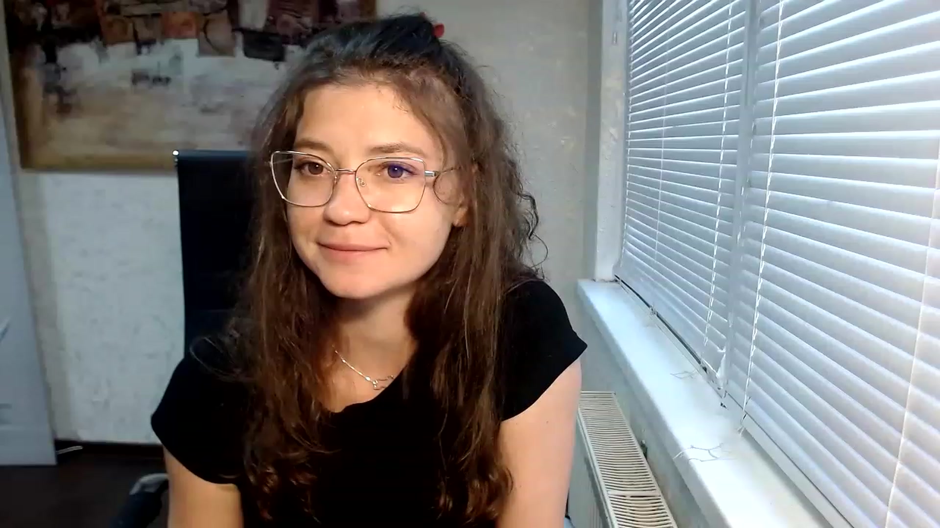 Gallery image thumbnail from SweetArinaA's myfreecams stream on, 06/25/2023, 16:10 image 15 of 20