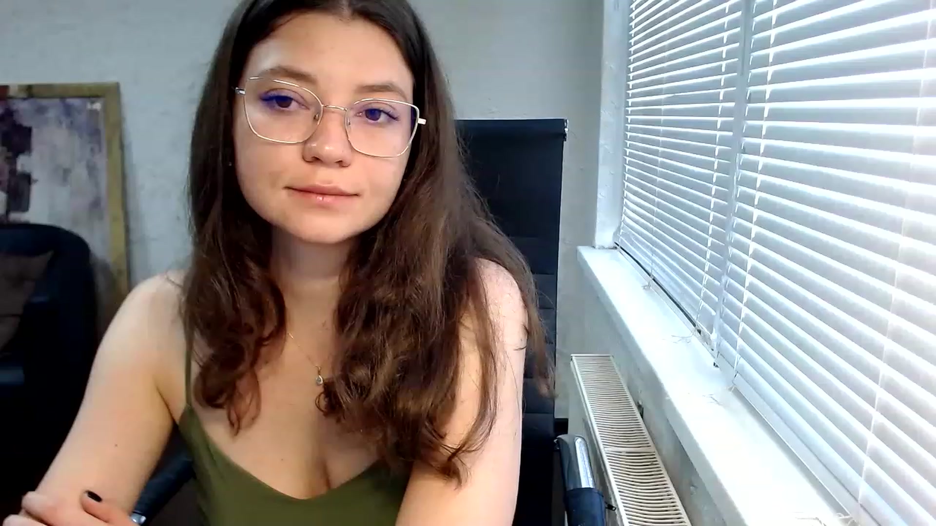 Gallery image thumbnail from SweetArinaA's myfreecams stream on, 08/17/2023, 09:33 image 16 of 20