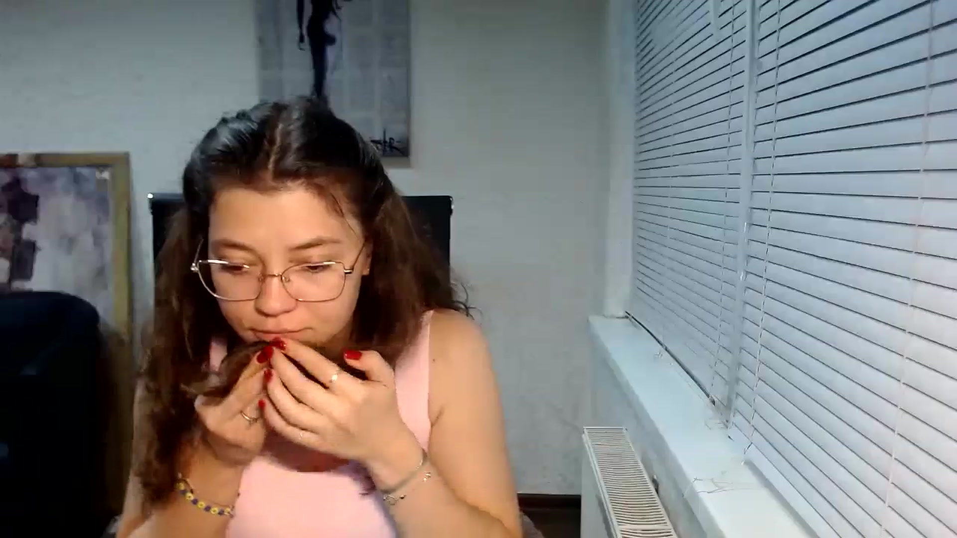 Gallery image thumbnail from SweetArinaA's myfreecams stream on, 09/10/2023, 17:21 image 3 of 20