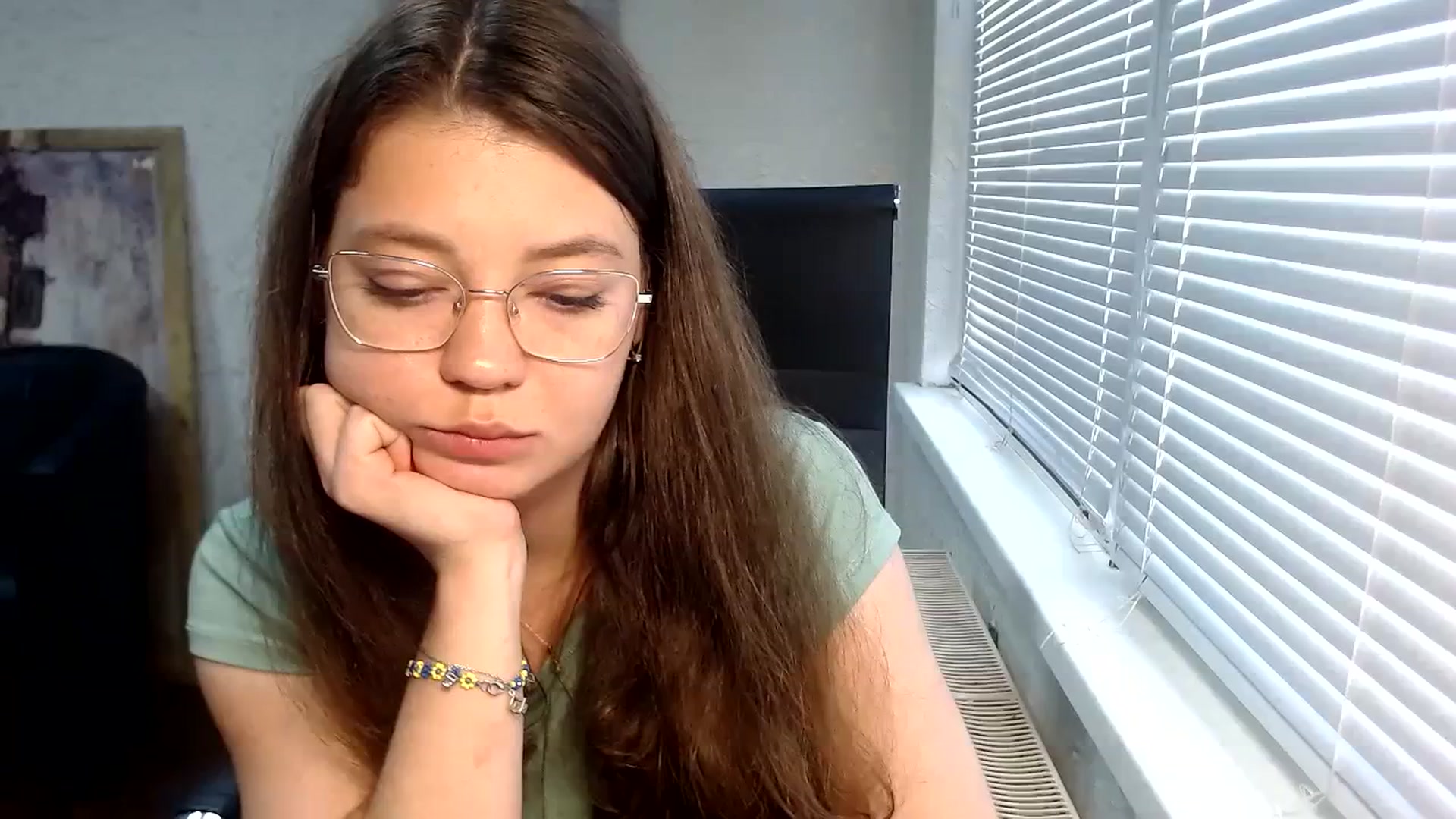 Gallery image thumbnail from SweetArinaA's myfreecams stream on, 09/13/2023, 10:25 image 1 of 20