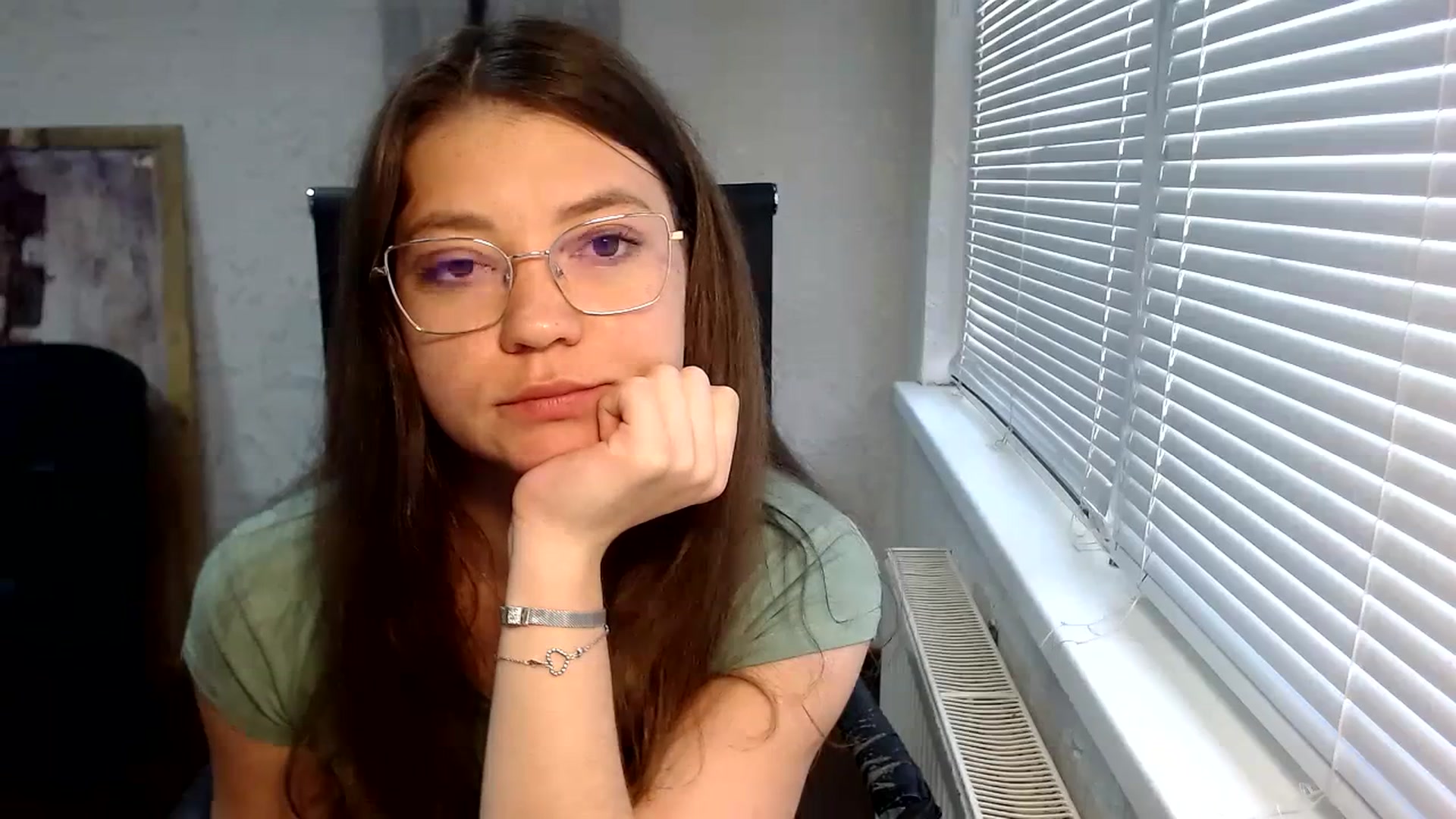 Gallery image thumbnail from SweetArinaA's myfreecams stream on, 09/13/2023, 10:25 image 17 of 20