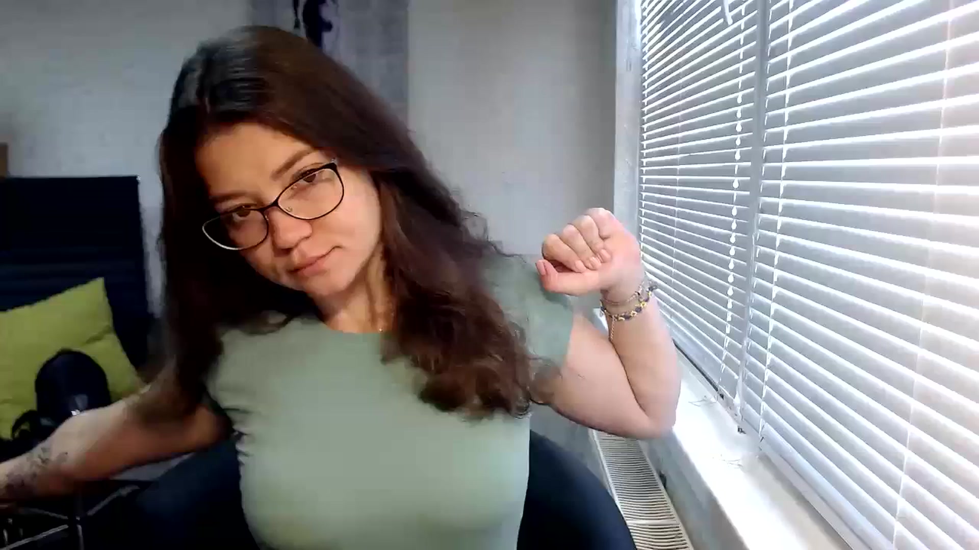 Gallery image thumbnail from SweetArinaA's myfreecams stream on, 09/29/2023, 07:06 image 3 of 20