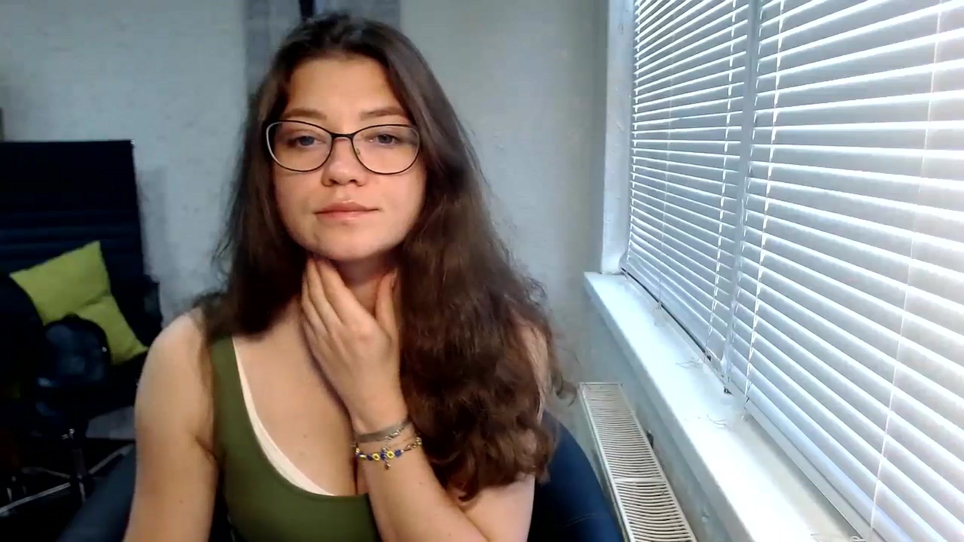 Gallery image thumbnail from SweetArinaA's myfreecams stream on, 09/29/2023, 07:54 image 6 of 20