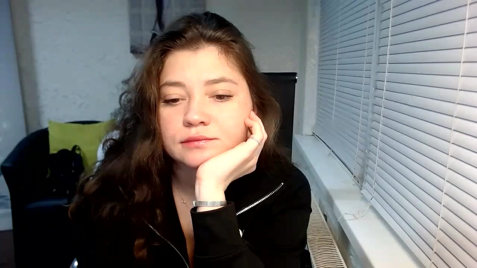 Gallery image thumbnail from SweetArinaA's myfreecams stream on, 11/19/2023, 14:21 image 11 of 20
