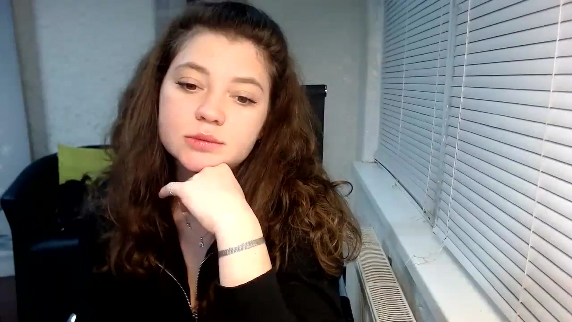 Gallery image thumbnail from SweetArinaA's myfreecams stream on, 11/19/2023, 14:21 image 16 of 20