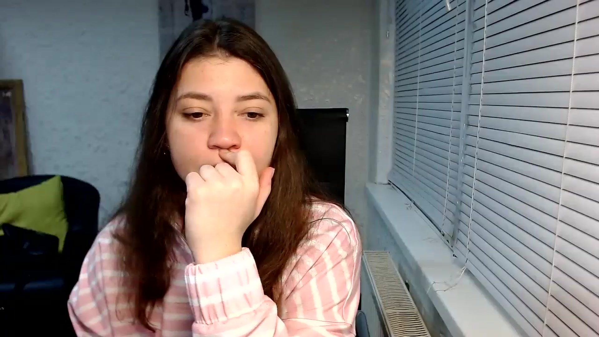 Gallery image thumbnail from SweetArinaA's myfreecams stream on, 12/03/2023, 14:59 image 10 of 20