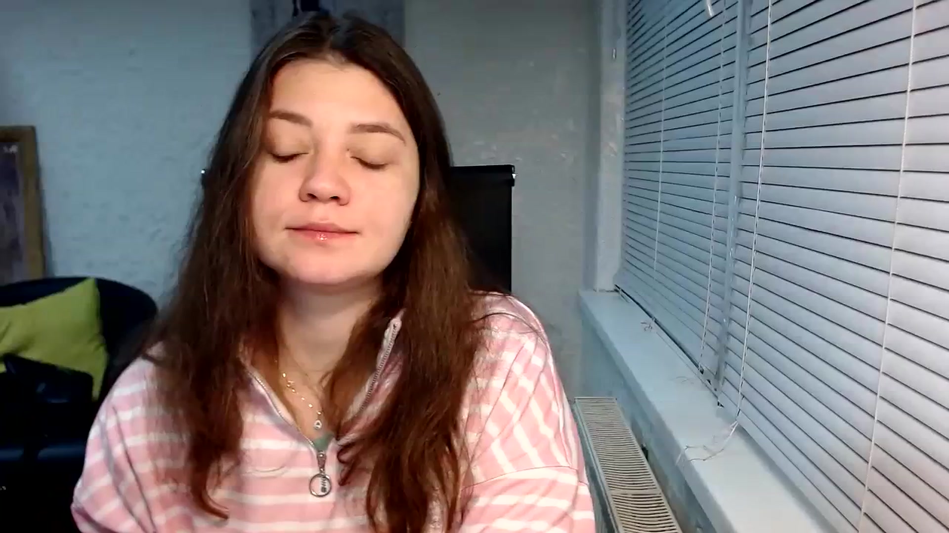 Gallery image thumbnail from SweetArinaA's myfreecams stream on, 12/03/2023, 14:59 image 3 of 20