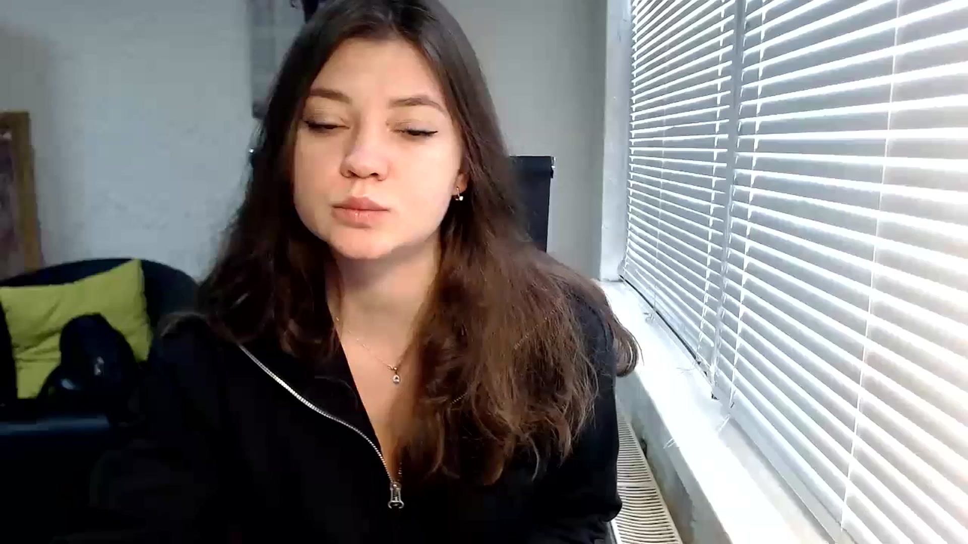Gallery image thumbnail from SweetArinaA's myfreecams stream on, 12/05/2023, 11:44 image 10 of 20