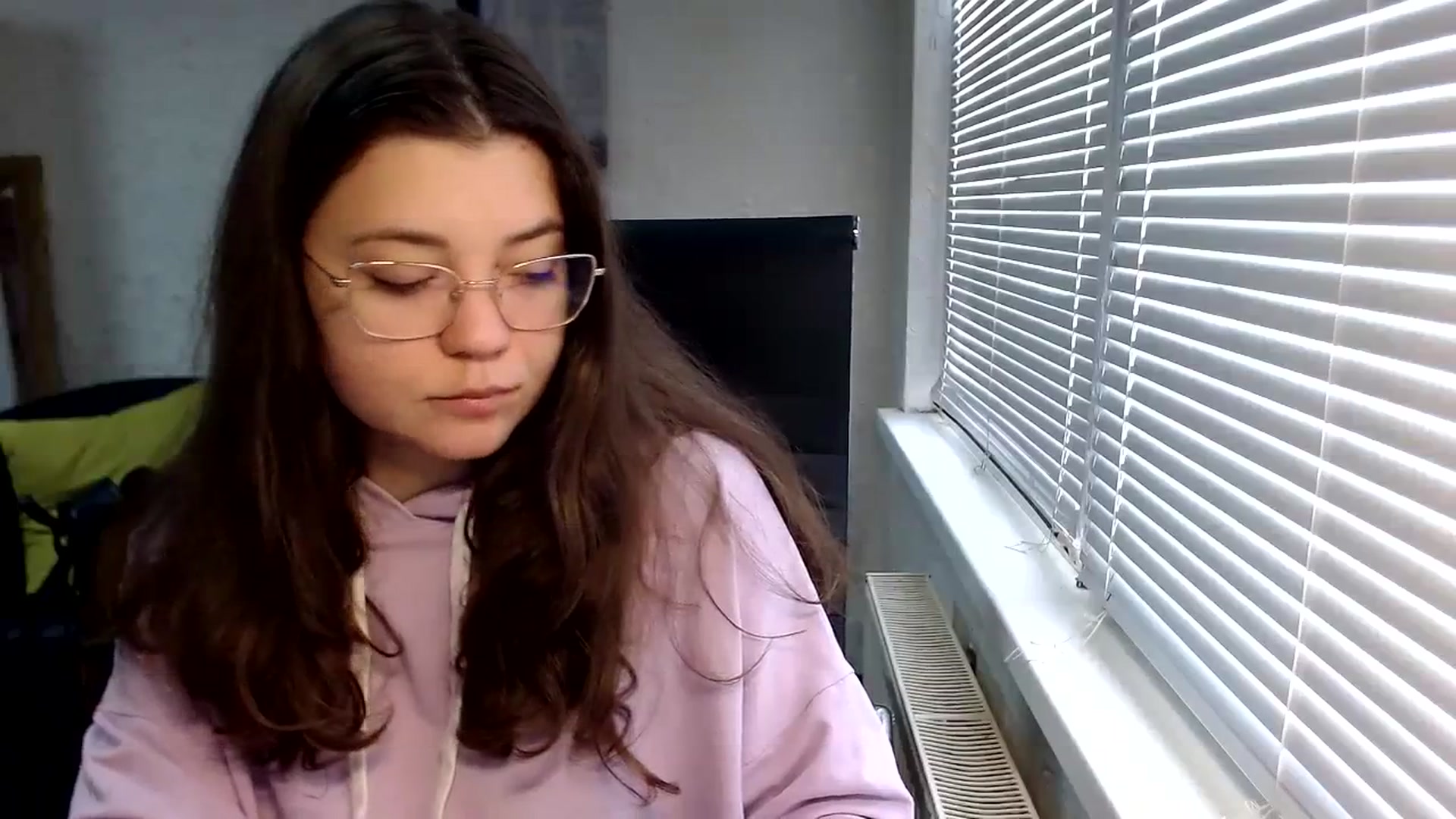 Gallery image thumbnail from SweetArinaA's myfreecams stream on, 12/06/2023, 10:23 image 17 of 20