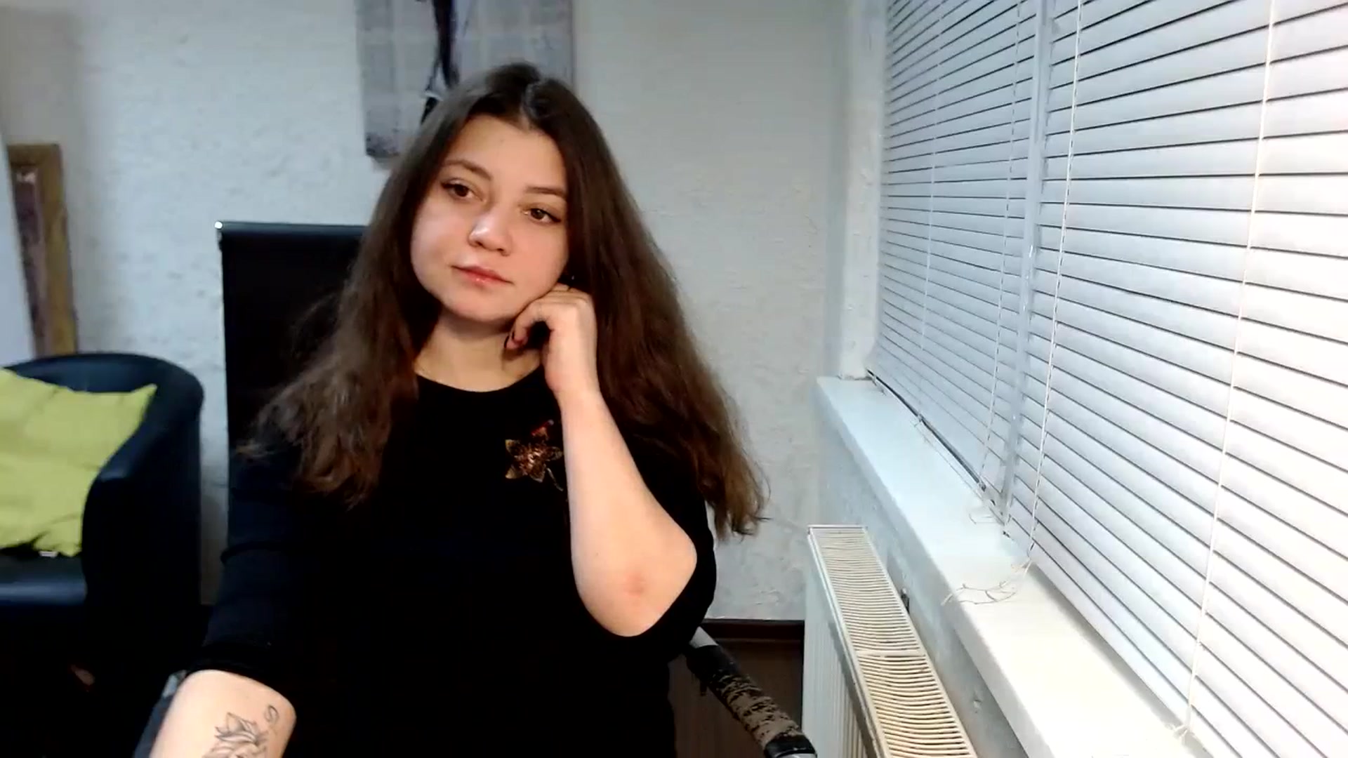 Gallery image thumbnail from SweetArinaA's myfreecams stream on, 12/29/2023, 15:15 image 11 of 20