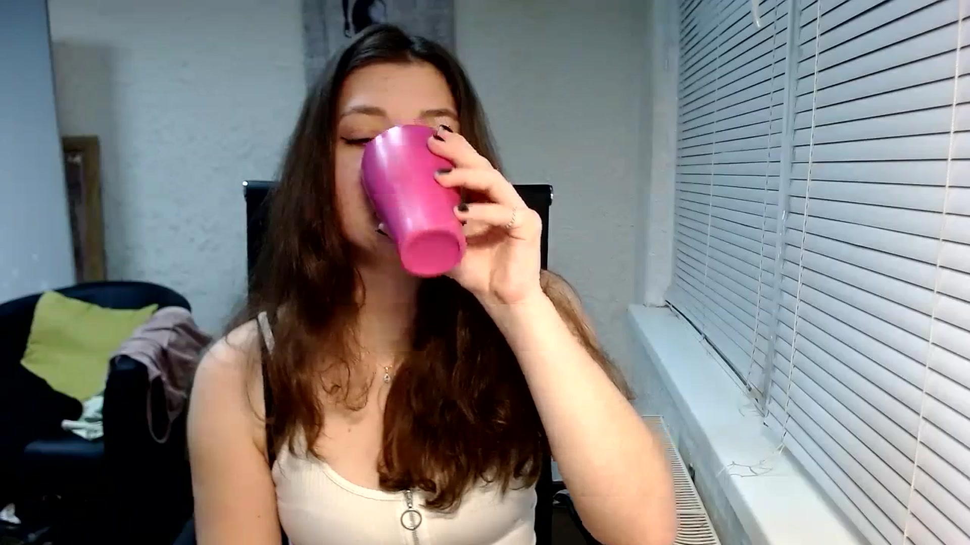 Gallery image thumbnail from SweetArinaA's myfreecams stream on, 12/29/2023, 17:35 image 16 of 20