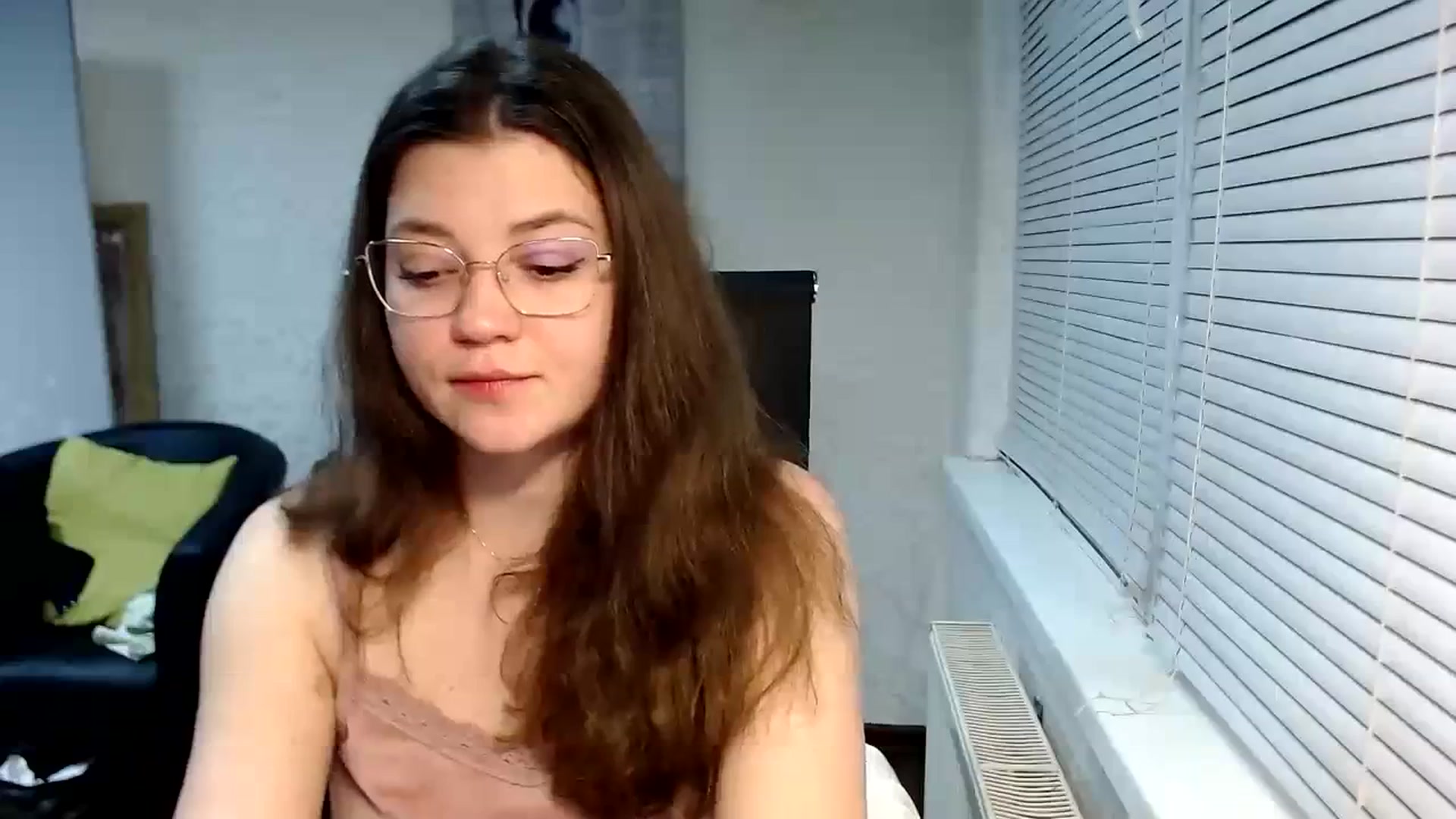 Gallery image thumbnail from SweetArinaA's myfreecams stream on, 12/29/2023, 18:28 image 2 of 20