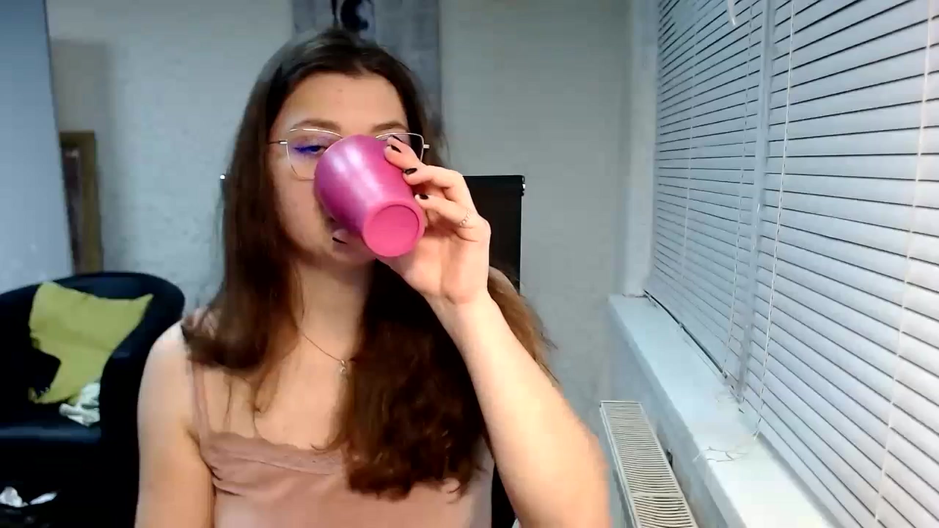 Gallery image thumbnail from SweetArinaA's myfreecams stream on, 12/29/2023, 18:28 image 4 of 20