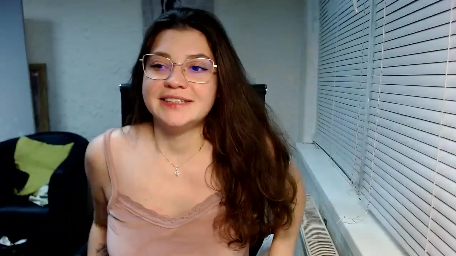 Gallery image thumbnail from SweetArinaA's myfreecams stream on, 12/29/2023, 18:28 image 18 of 20